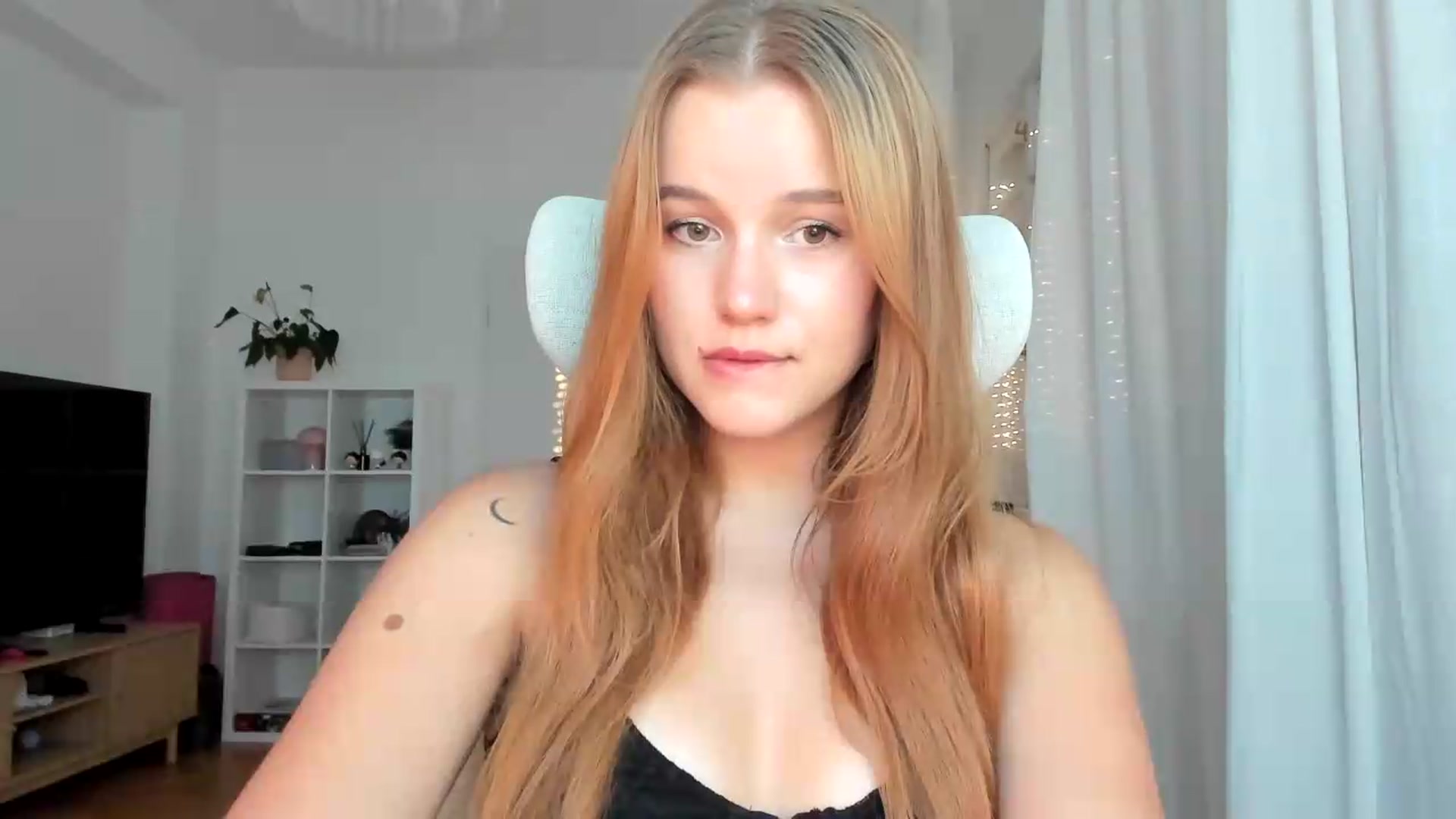 Gallery image thumbnail from Lia_lisia's myfreecams stream on, 07/21/2026, 18:01 image 10 of 20