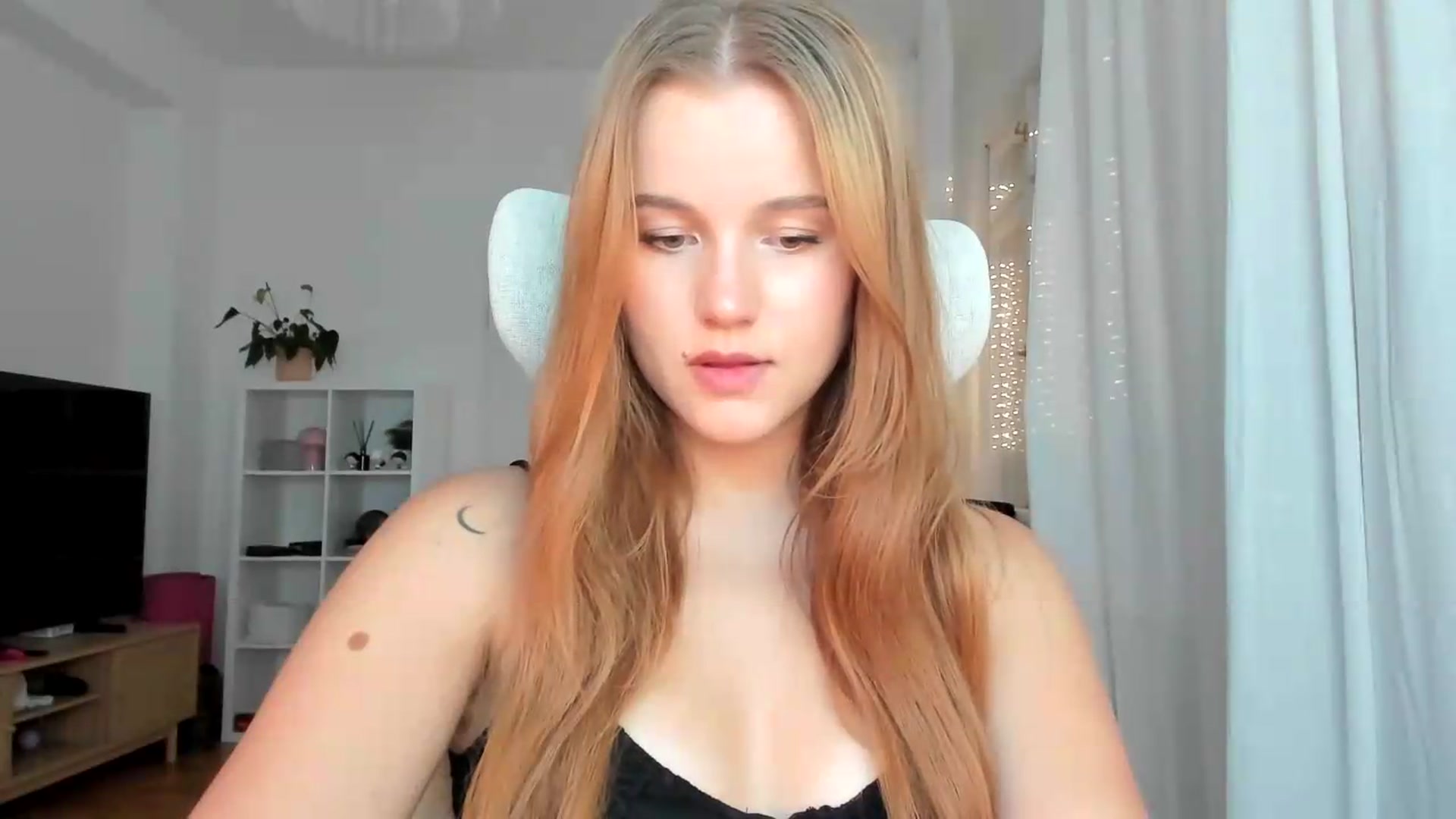 Gallery image thumbnail from Lia_lisia's myfreecams stream on, 07/21/2026, 18:01 image 9 of 20