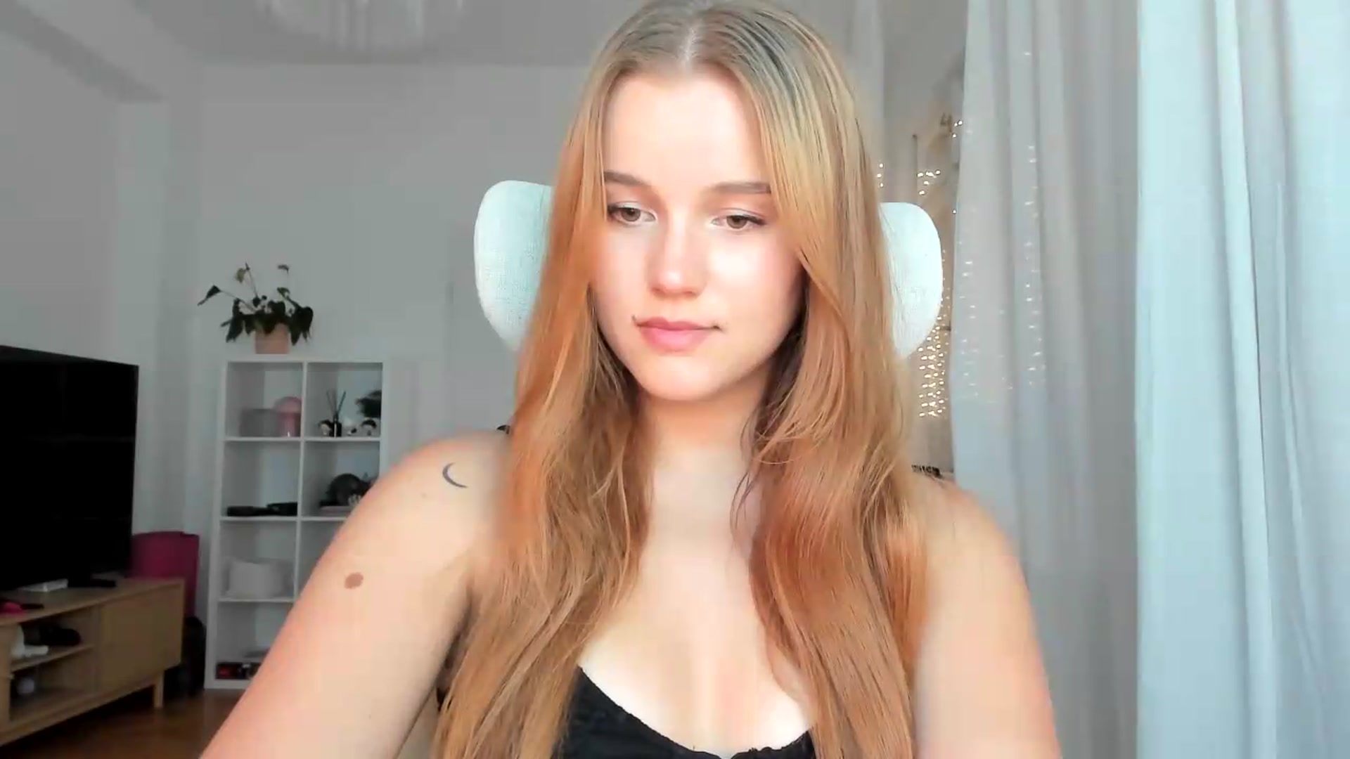 Gallery image thumbnail from Lia_lisia's myfreecams stream on, 07/21/2026, 18:01 image 11 of 20
