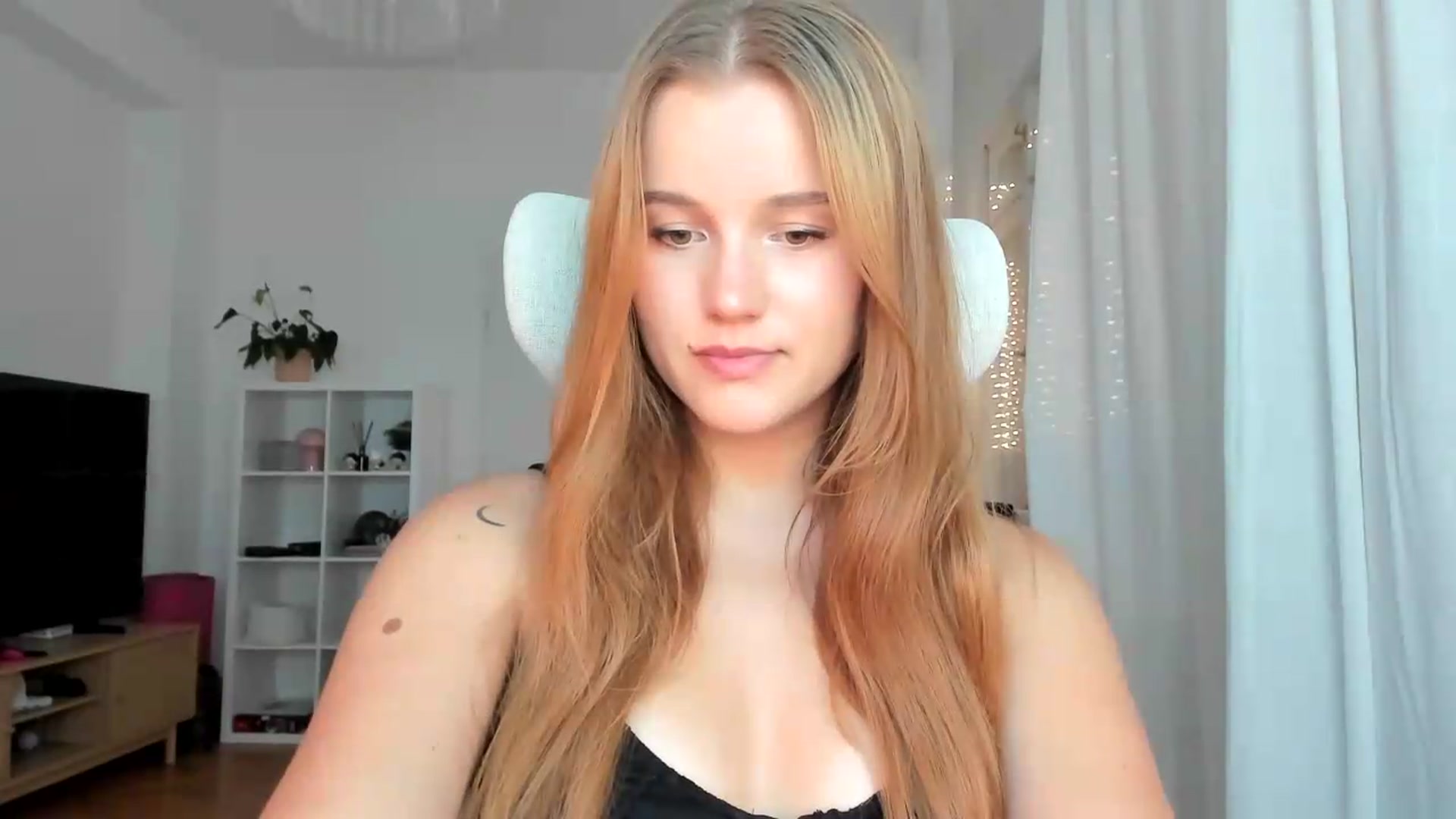 Gallery image thumbnail from Lia_lisia's myfreecams stream on, 07/21/2026, 18:01 image 12 of 20