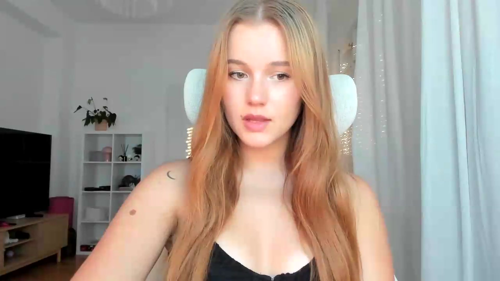 Gallery image thumbnail from Lia_lisia's myfreecams stream on, 07/21/2026, 18:01 image 7 of 20