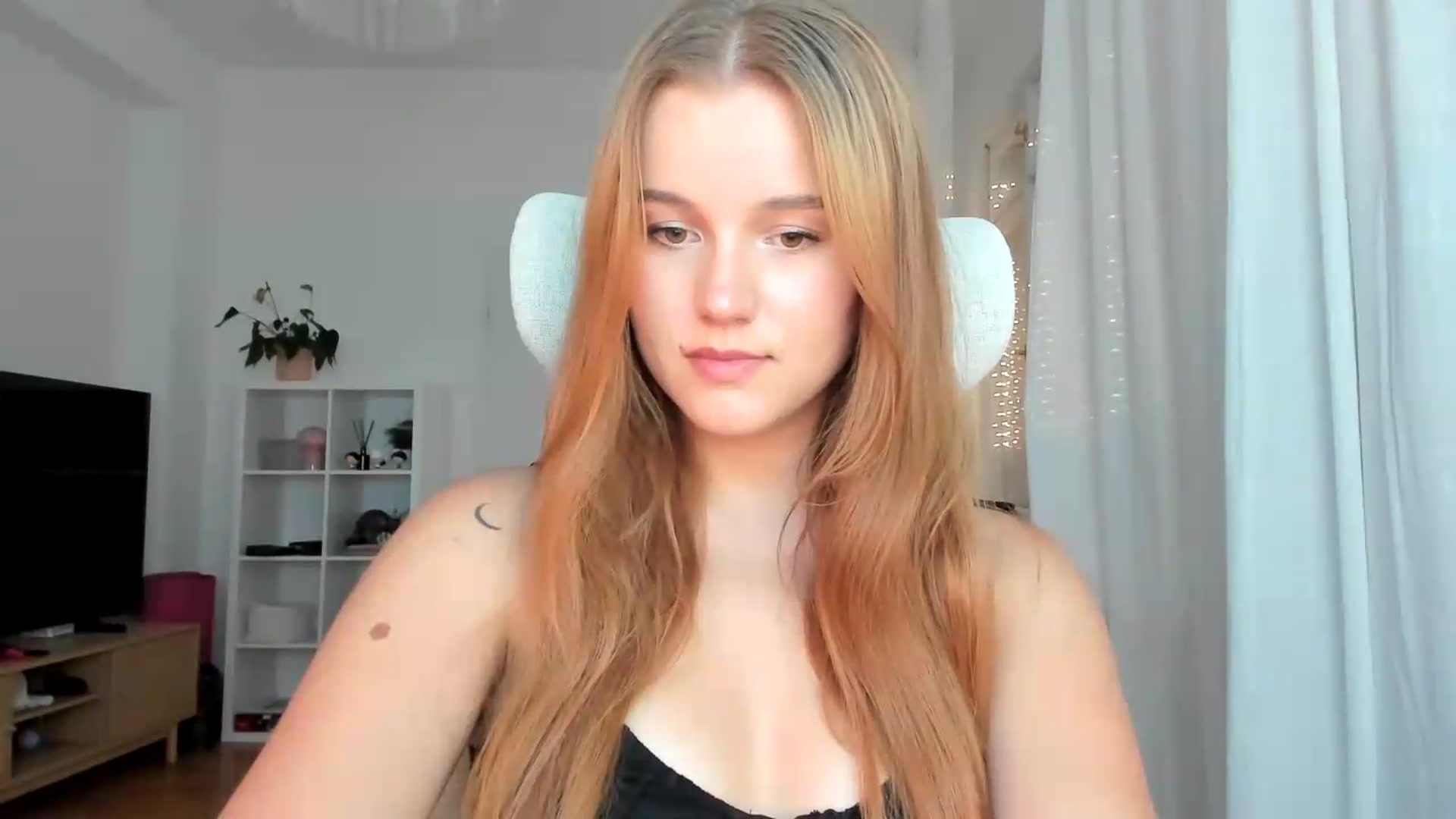 Gallery image thumbnail from Lia_lisia's myfreecams stream on, 07/21/2026, 18:01 image 13 of 20