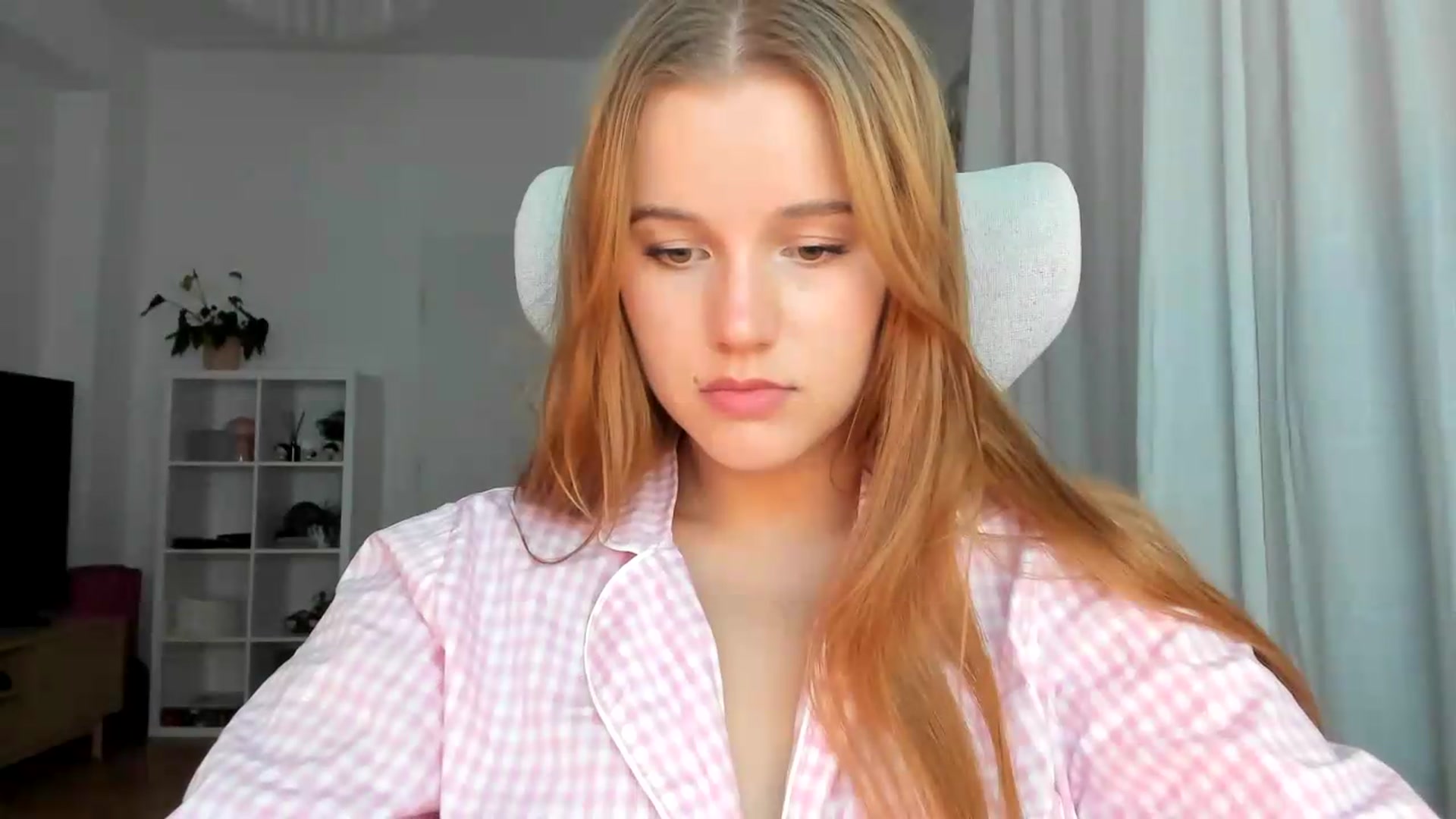 Gallery image thumbnail from Lia_lisia's myfreecams stream on, 07/21/2026, 19:52 image 4 of 20