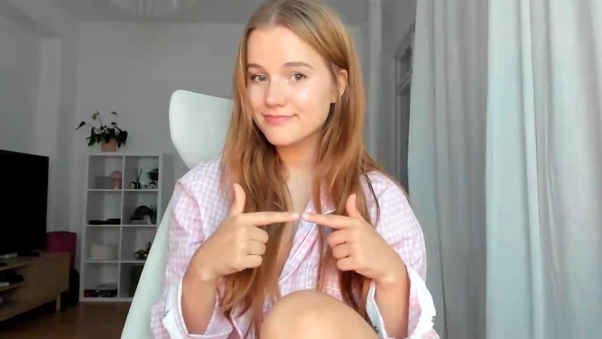 Gallery image thumbnail from Lia_lisia's myfreecams stream on, 07/21/2026, 19:52 image 17 of 20