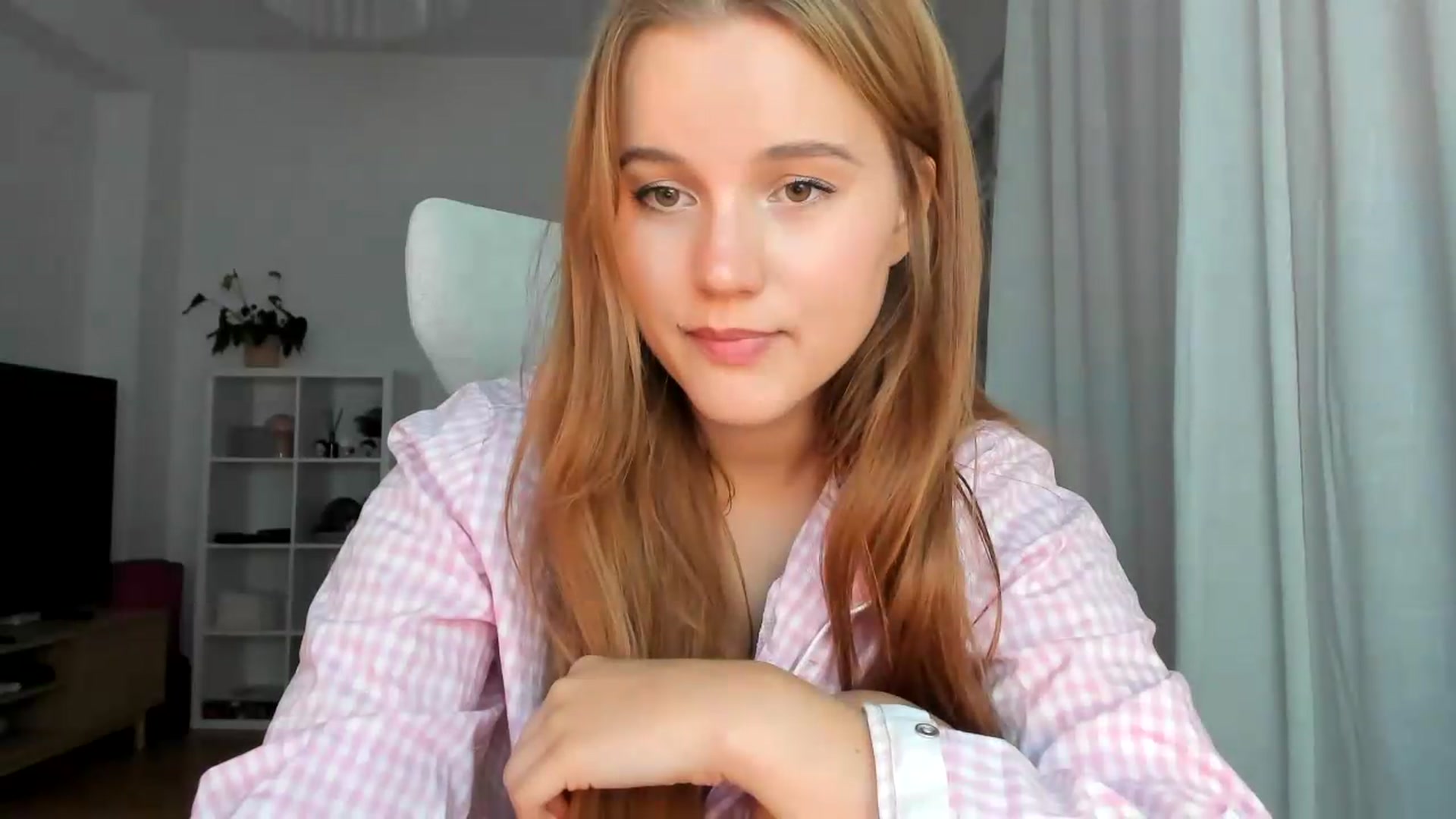 Gallery image thumbnail from Lia_lisia's myfreecams stream on, 07/21/2026, 19:52 image 18 of 20