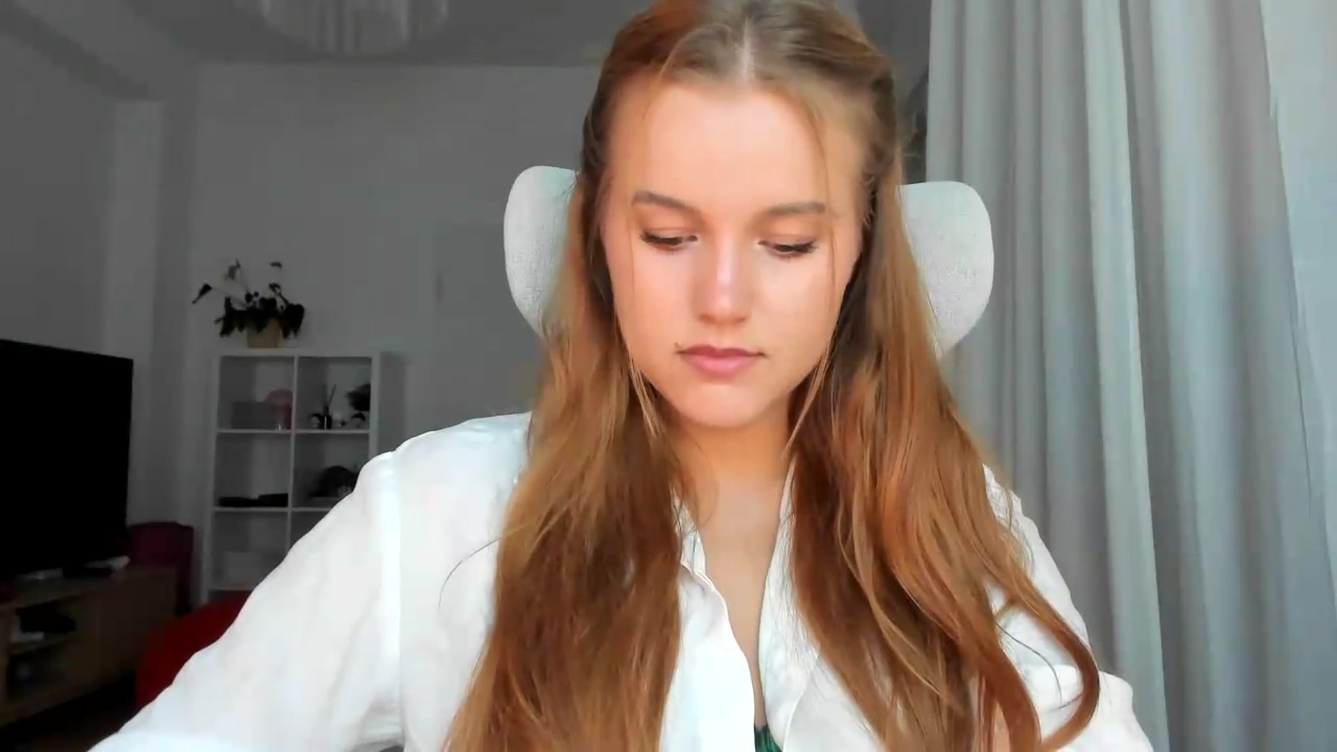 Gallery image thumbnail from Lia_lisia's myfreecams stream on, 07/23/2026, 18:38 image 18 of 20