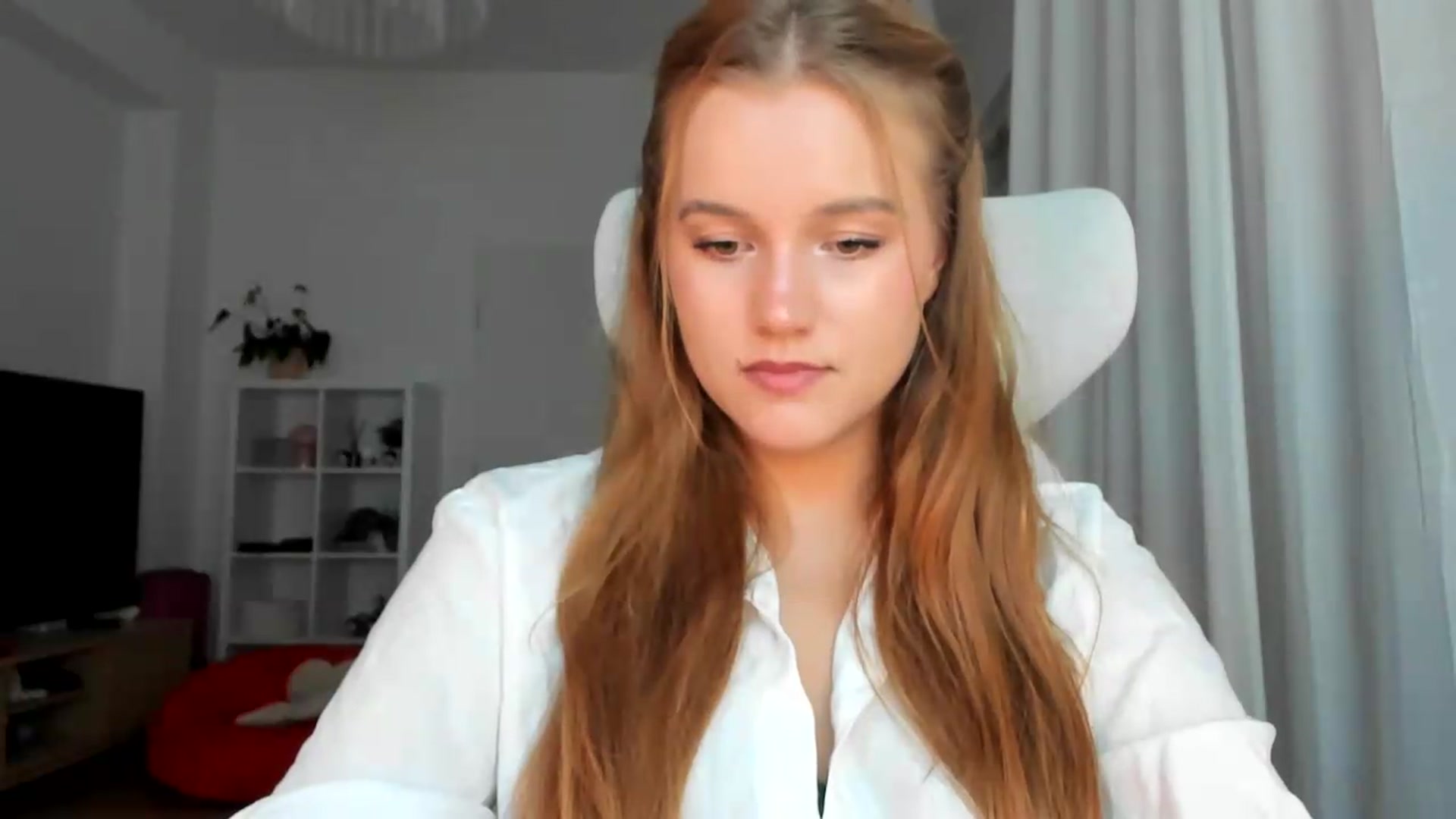 Gallery image thumbnail from Lia_lisia's myfreecams stream on, 07/23/2026, 18:38 image 7 of 20