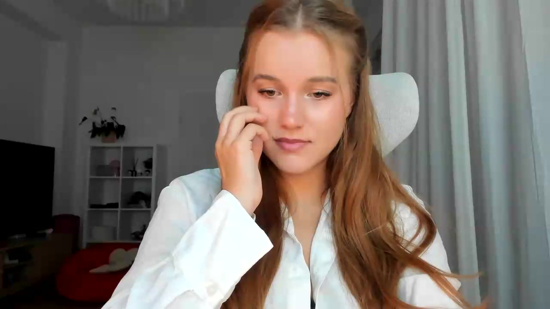 Gallery image thumbnail from Lia_lisia's myfreecams stream on, 07/23/2026, 18:38 image 13 of 20