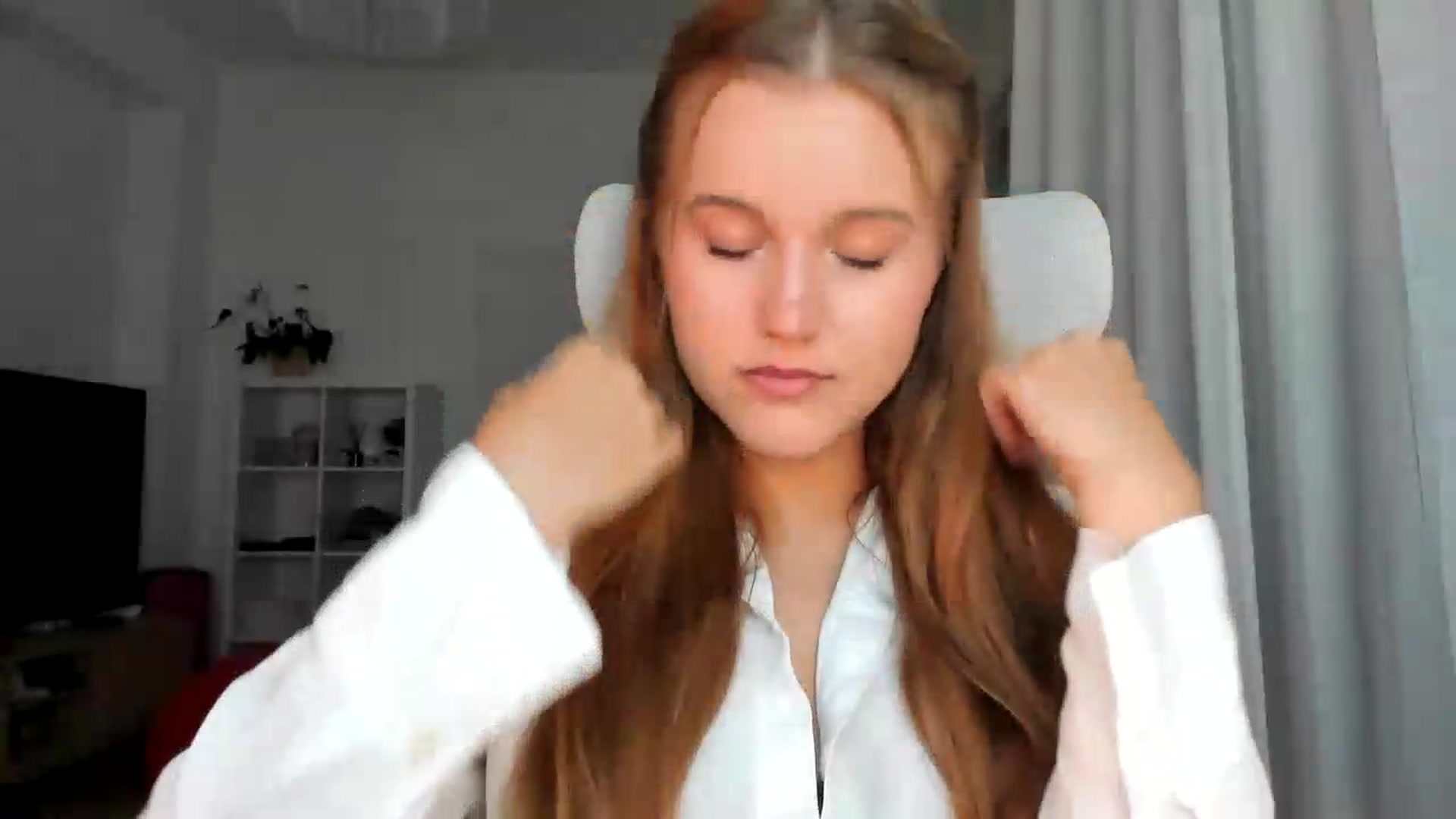 Gallery image thumbnail from Lia_lisia's myfreecams stream on, 07/23/2026, 18:38 image 11 of 20
