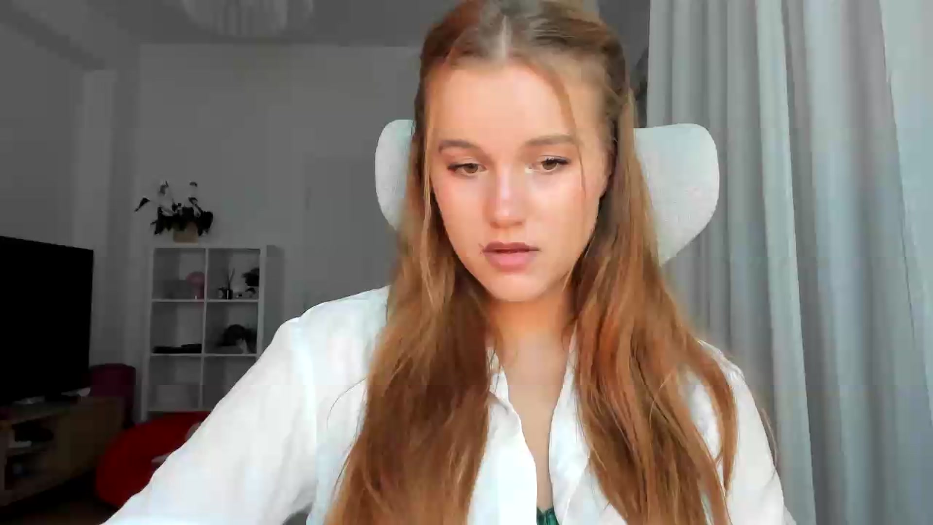 Gallery image thumbnail from Lia_lisia's myfreecams stream on, 07/23/2026, 18:38 image 16 of 20