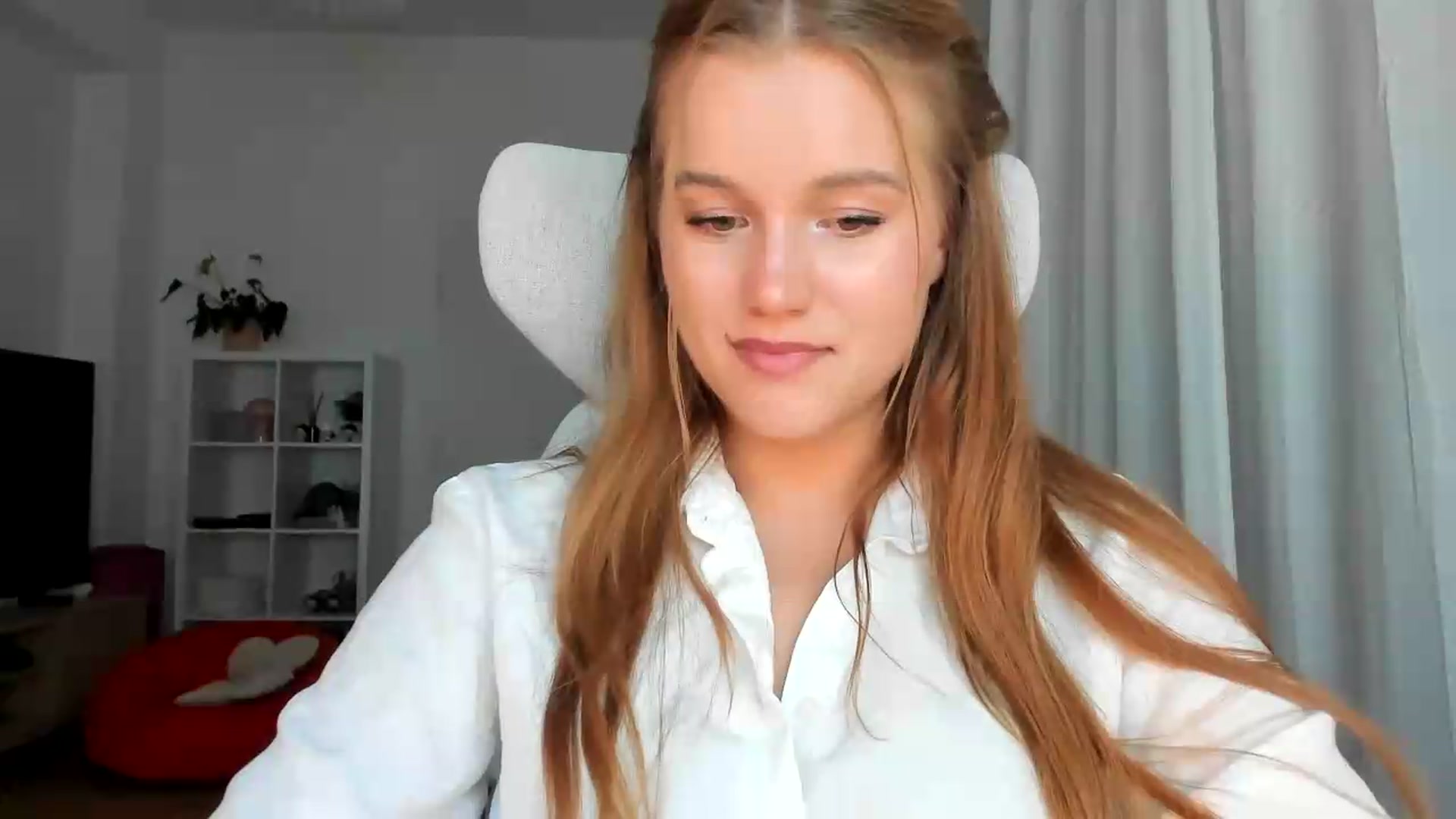 Gallery image thumbnail from Lia_lisia's myfreecams stream on, 07/23/2026, 21:02 image 10 of 20