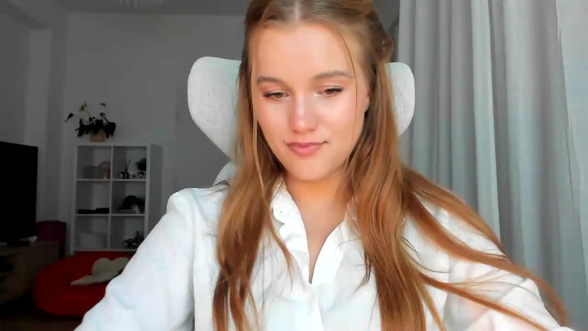 Gallery image thumbnail from Lia_lisia's myfreecams stream on, 07/23/2026, 21:02 image 9 of 20