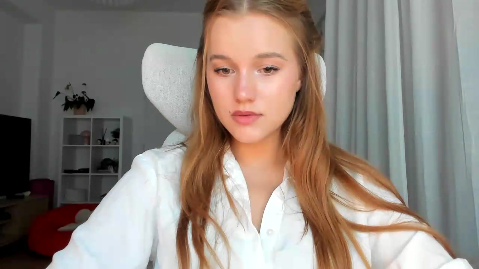 Gallery image thumbnail from Lia_lisia's myfreecams stream on, 07/23/2026, 21:02 image 6 of 20