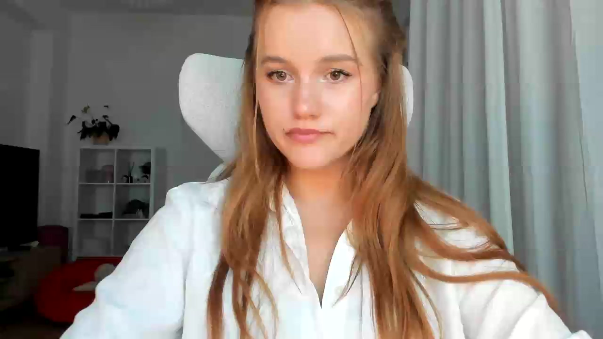 Gallery image thumbnail from Lia_lisia's myfreecams stream on, 07/23/2026, 21:02 image 4 of 20