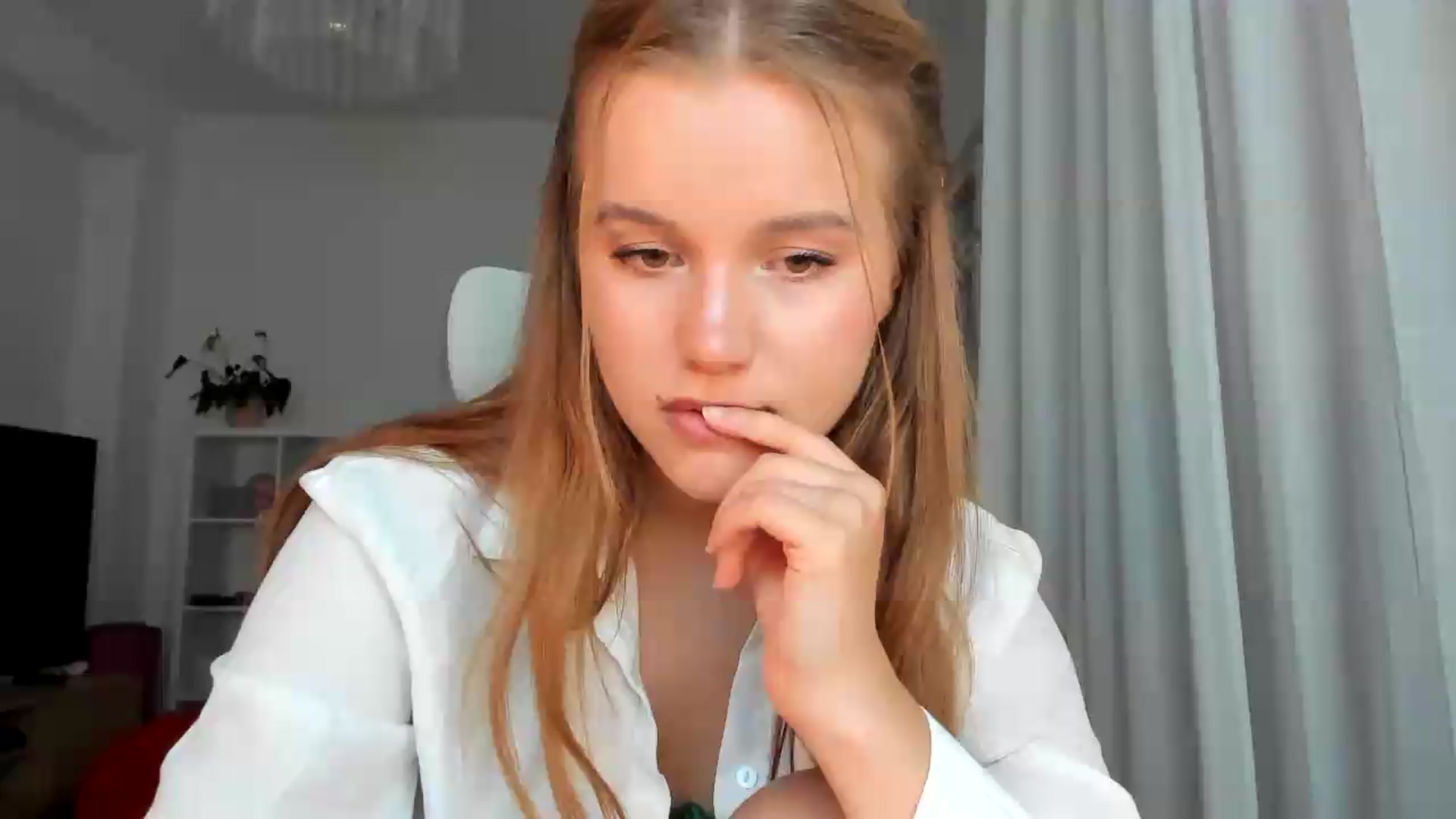 Gallery image thumbnail from Lia_lisia's myfreecams stream on, 07/23/2026, 21:02 image 18 of 20