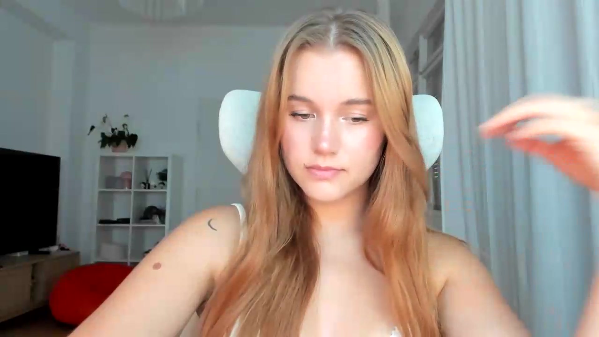 Gallery image thumbnail from Lia_lisia's myfreecams stream on, 07/26/2026, 16:37 image 9 of 20