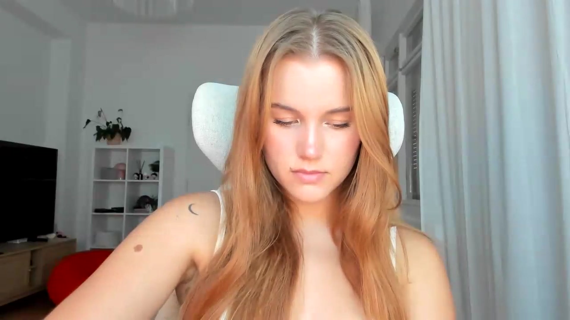 Gallery image thumbnail from Lia_lisia's myfreecams stream on, 07/26/2026, 16:37 image 12 of 20