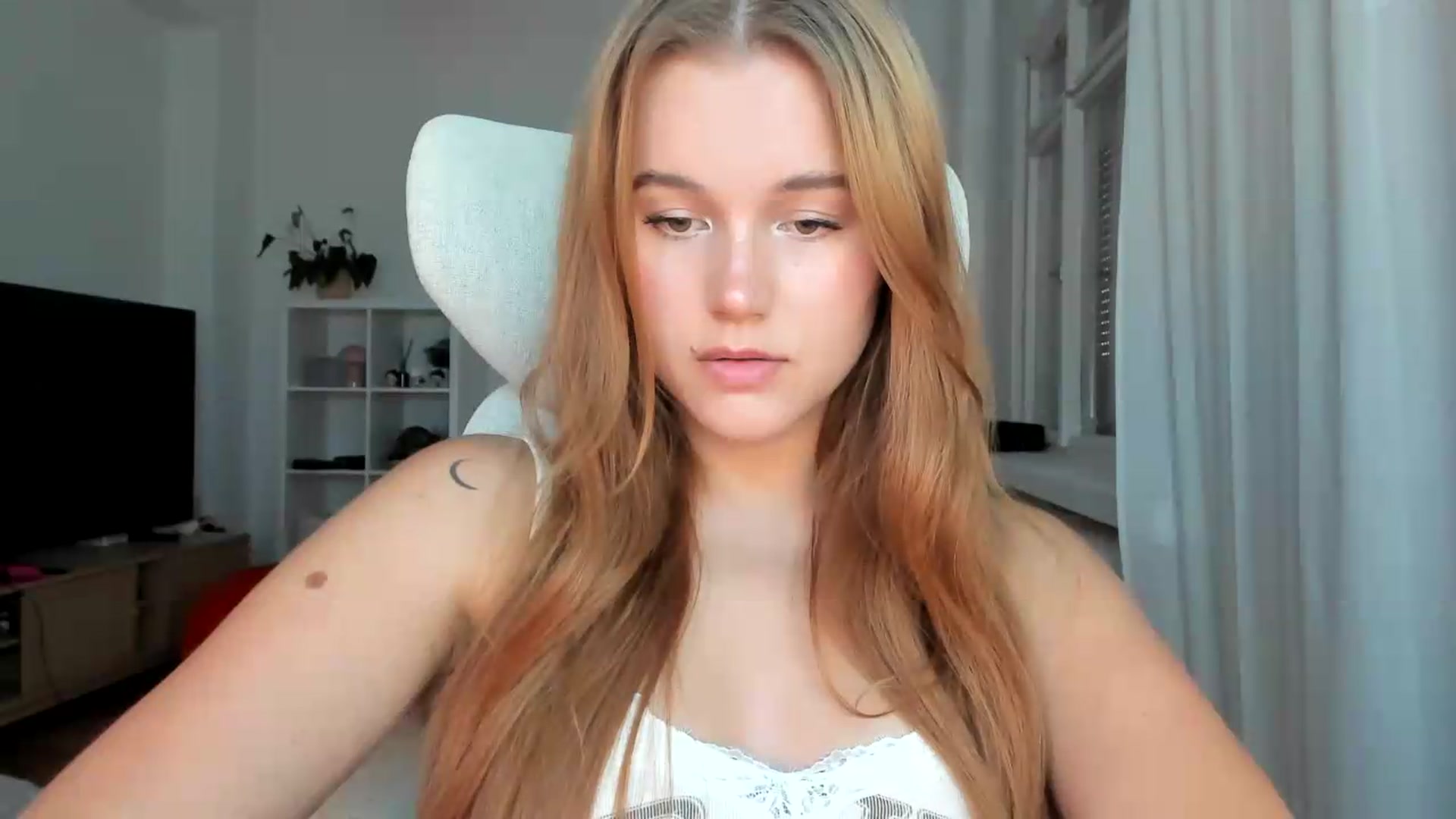 Gallery image thumbnail from Lia_lisia's myfreecams stream on, 07/26/2026, 16:37 image 15 of 20