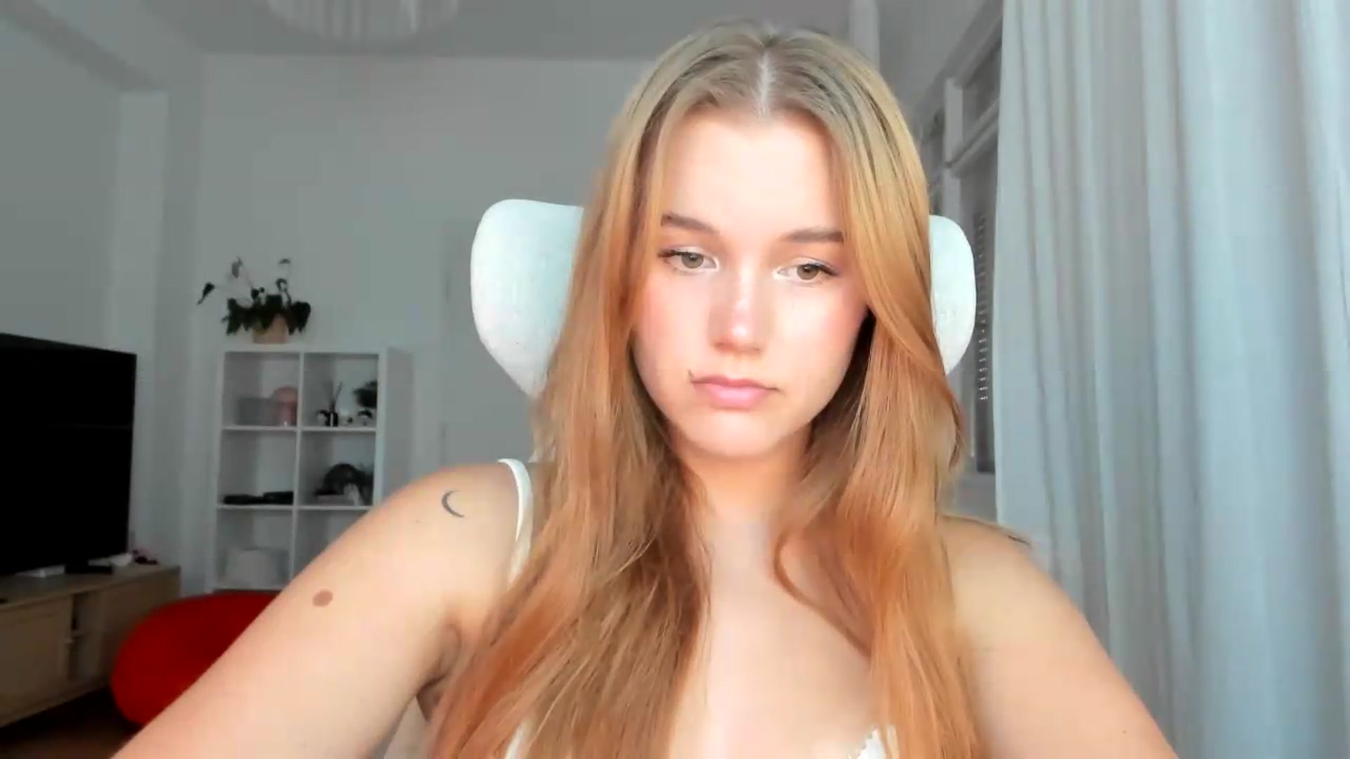 Gallery image thumbnail from Lia_lisia's myfreecams stream on, 07/26/2026, 16:37 image 11 of 20