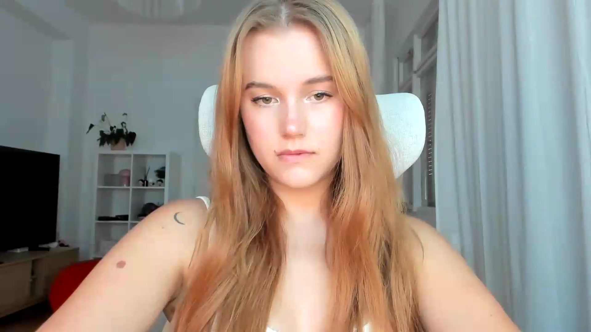 Gallery image thumbnail from Lia_lisia's myfreecams stream on, 07/26/2026, 16:37 image 4 of 20