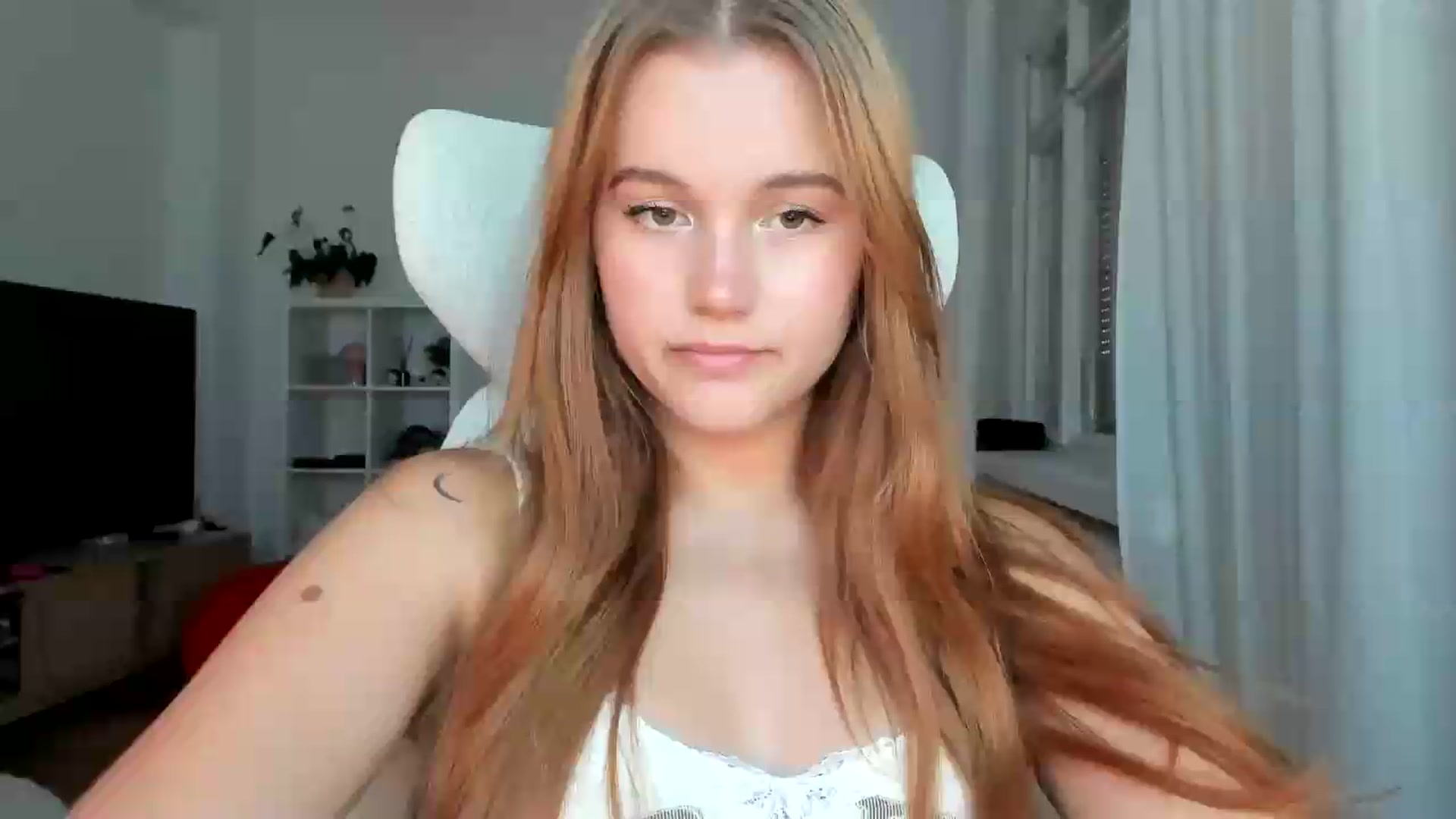 Gallery image thumbnail from Lia_lisia's myfreecams stream on, 07/26/2026, 16:37 image 18 of 20