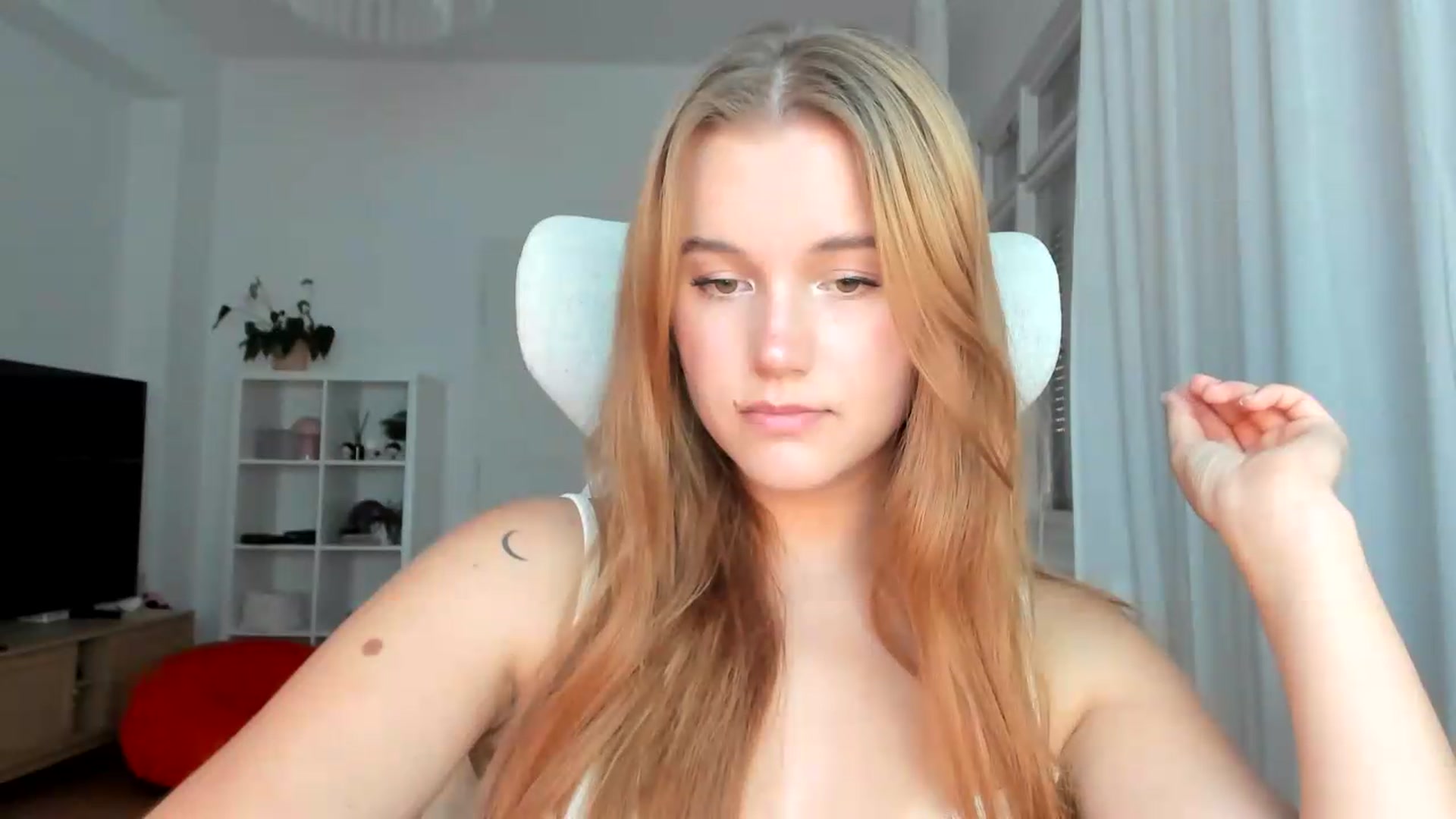 Gallery image thumbnail from Lia_lisia's myfreecams stream on, 07/26/2026, 16:37 image 10 of 20