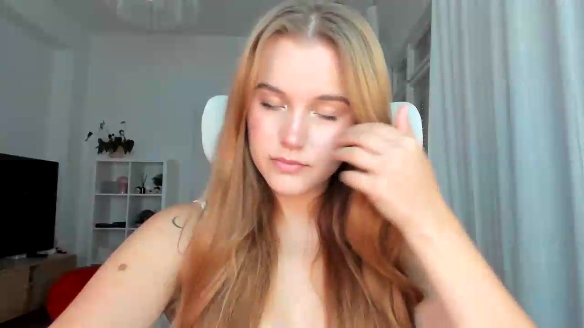 Gallery image thumbnail from Lia_lisia's myfreecams stream on, 07/26/2026, 16:37 image 2 of 20
