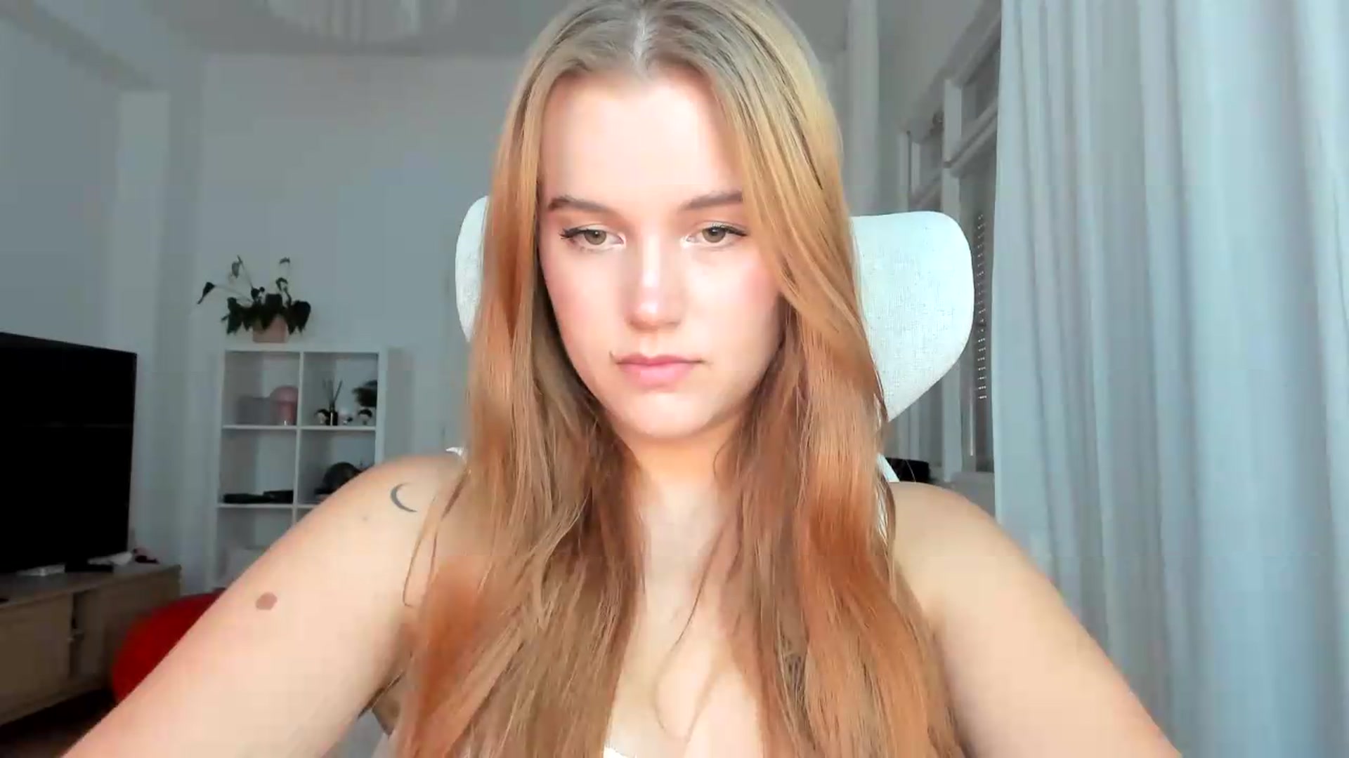 Gallery image thumbnail from Lia_lisia's myfreecams stream on, 07/26/2026, 16:37 image 3 of 20