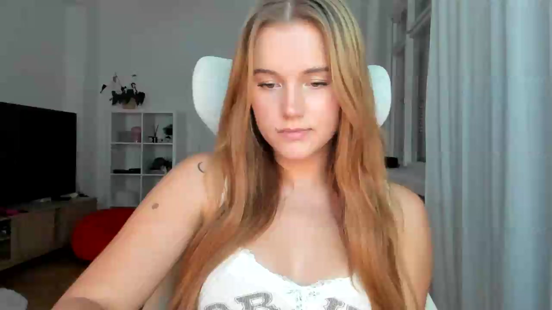 Gallery image thumbnail from Lia_lisia's myfreecams stream on, 07/26/2026, 17:35 image 13 of 20