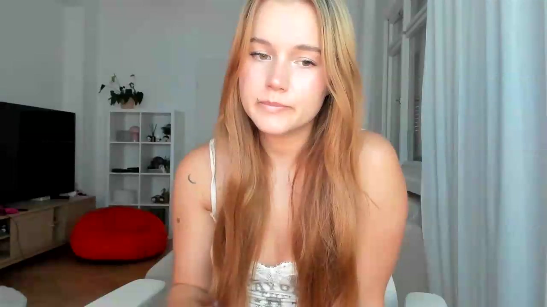 Gallery image thumbnail from Lia_lisia's myfreecams stream on, 07/26/2026, 17:35 image 15 of 20