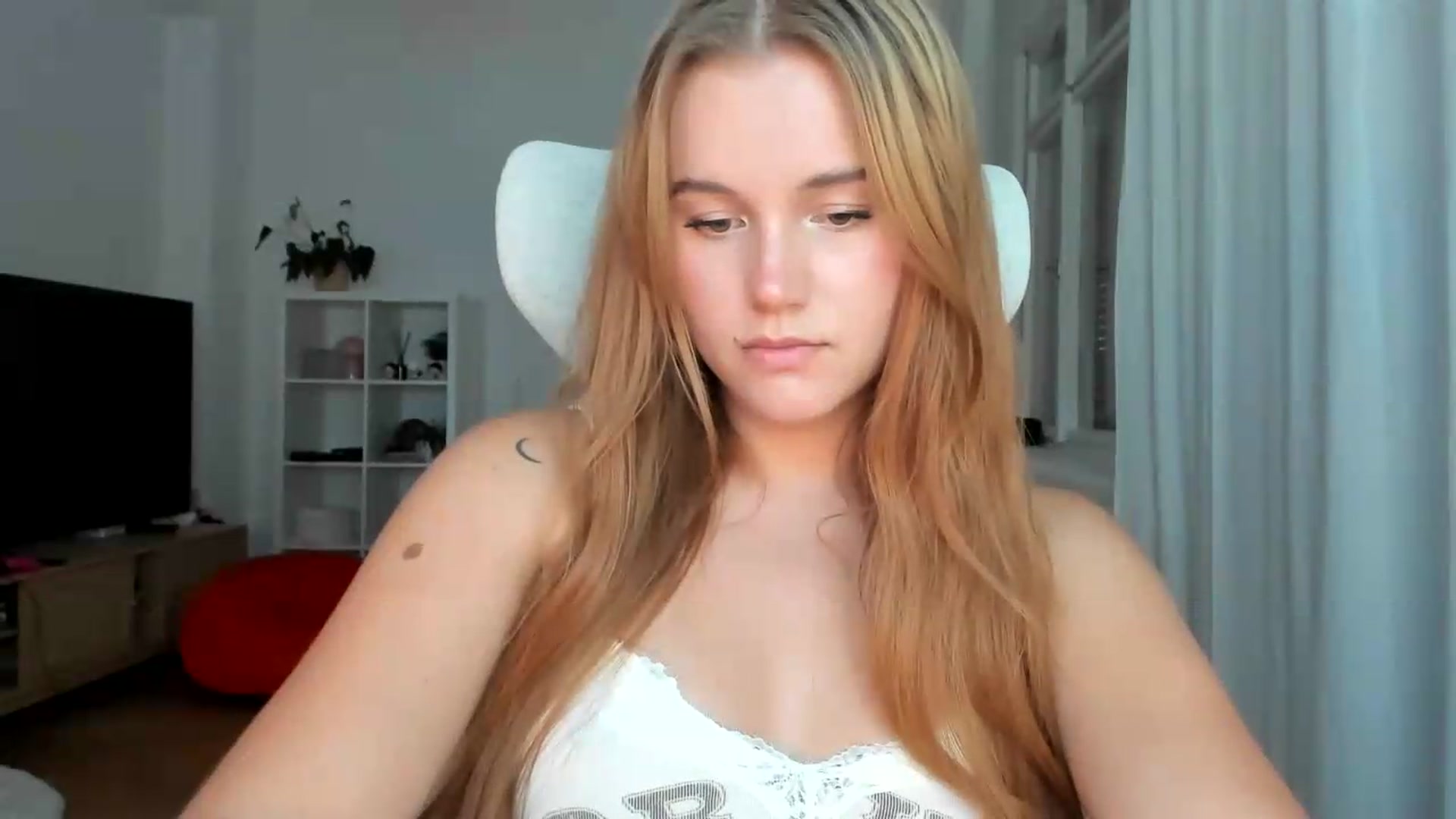 Gallery image thumbnail from Lia_lisia's myfreecams stream on, 07/26/2026, 17:35 image 12 of 20