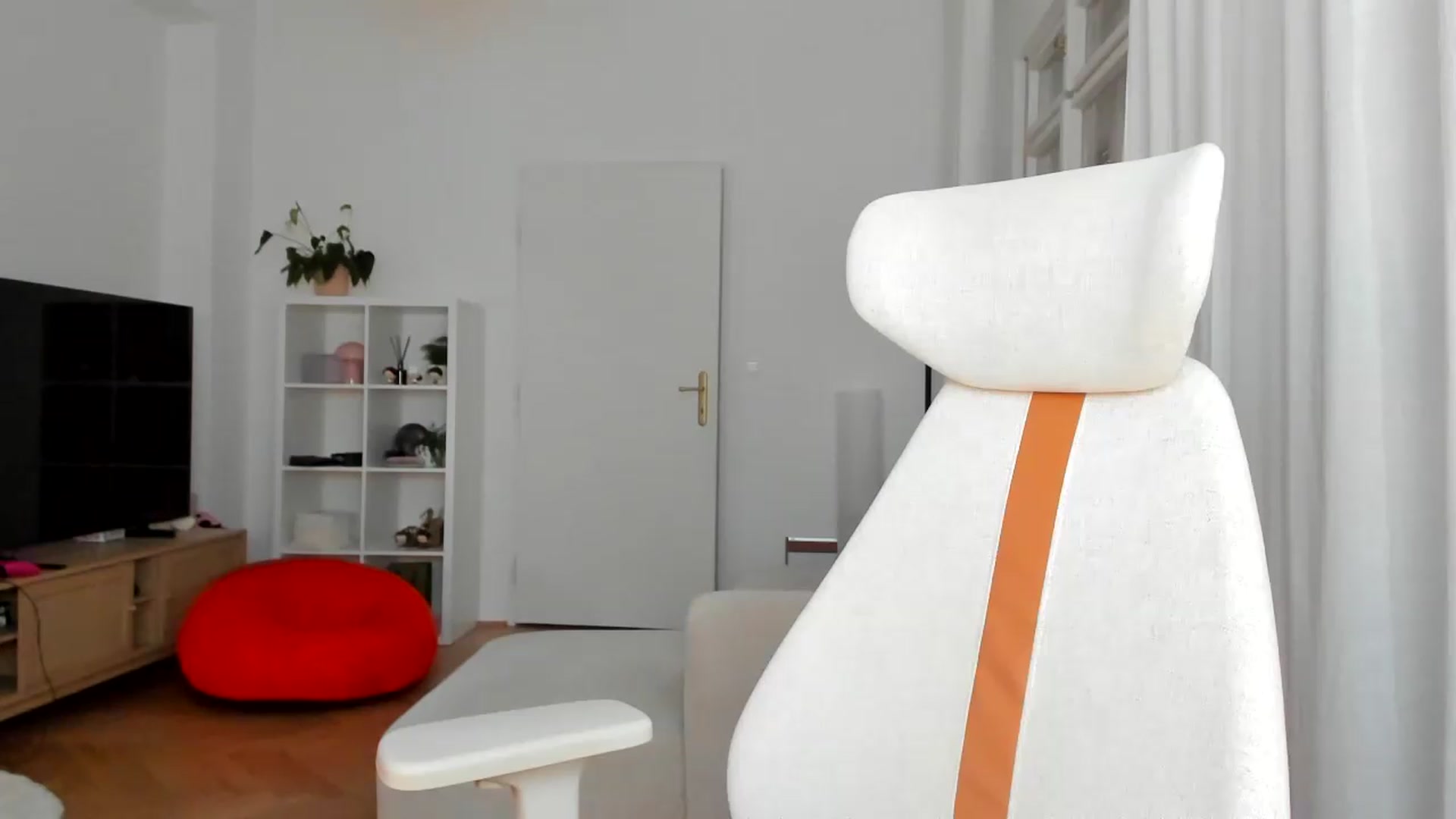 Gallery image thumbnail from Lia_lisia's myfreecams stream on, 07/26/2026, 17:35 image 5 of 20