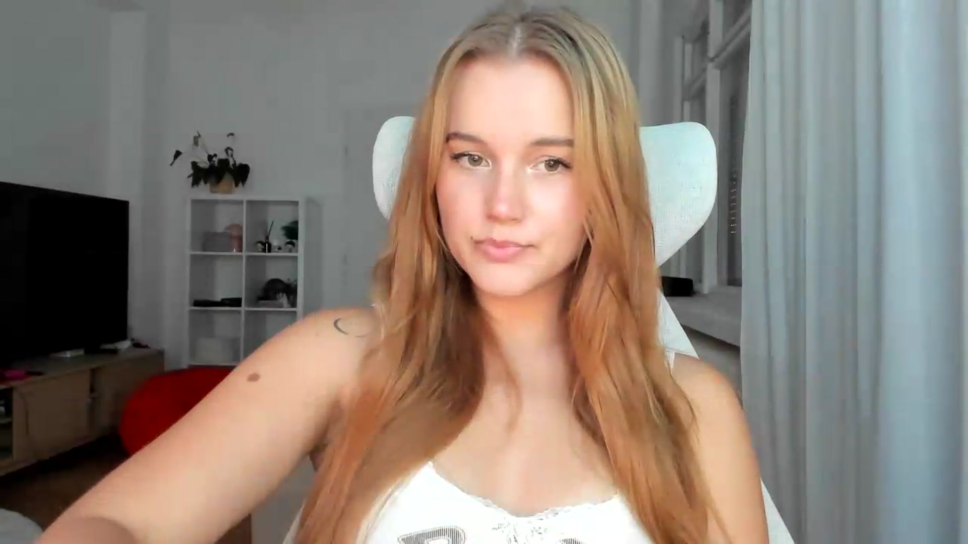 Gallery image thumbnail from Lia_lisia's myfreecams stream on, 07/26/2026, 17:35 image 7 of 20