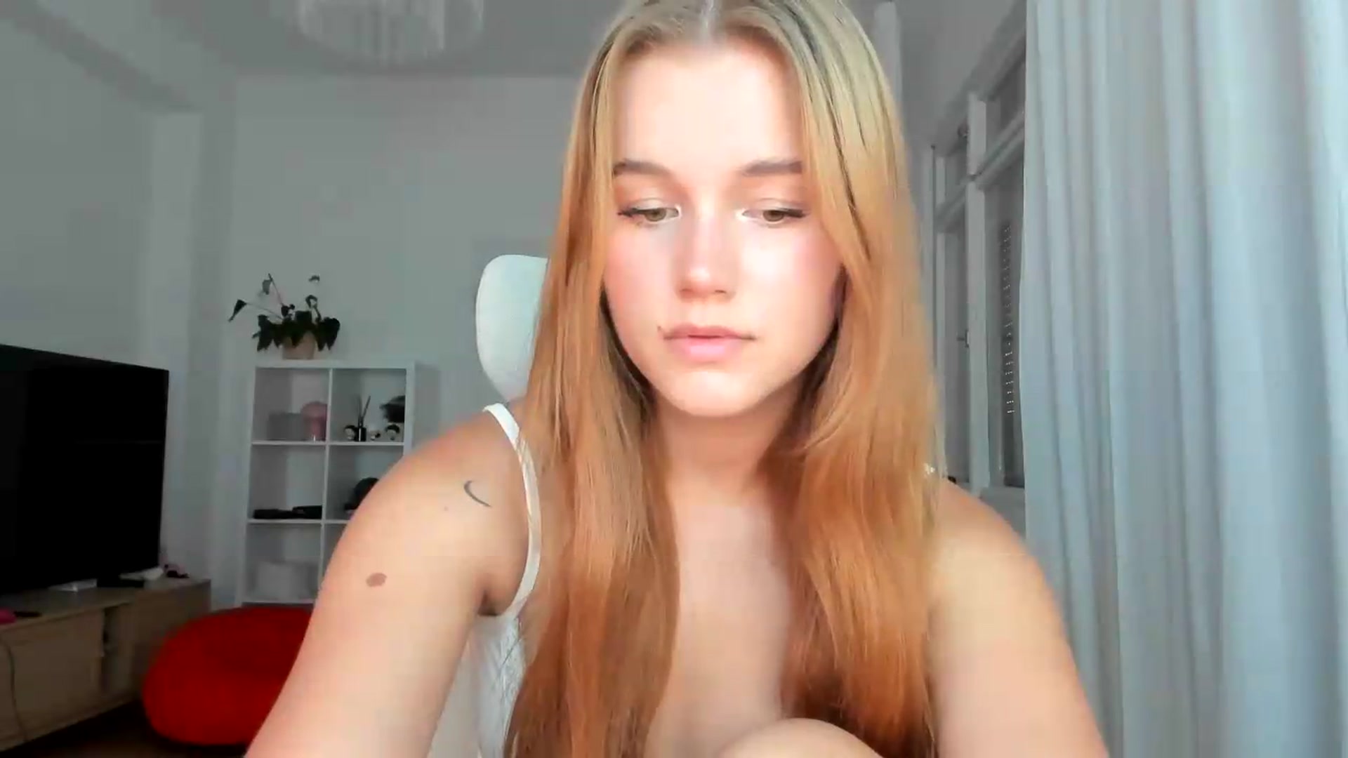 Gallery image thumbnail from Lia_lisia's myfreecams stream on, 07/26/2026, 17:35 image 4 of 20