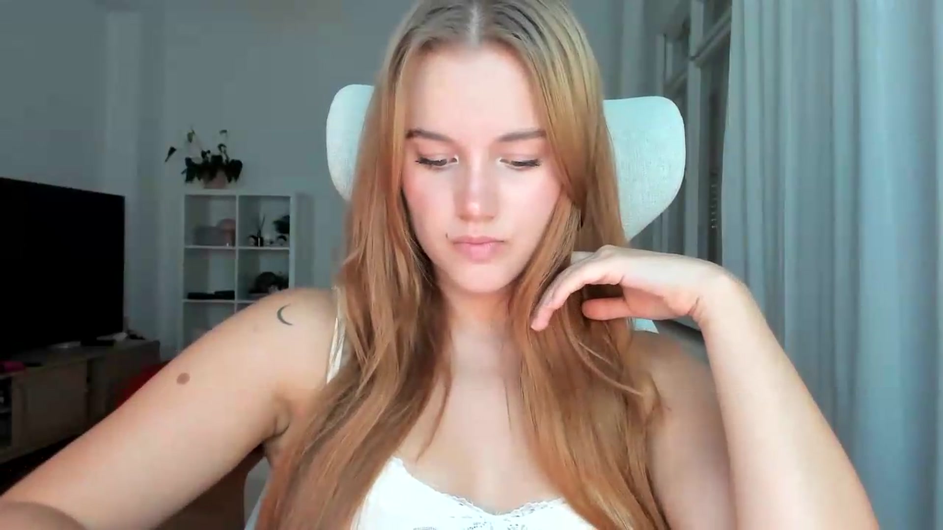 Gallery image thumbnail from Lia_lisia's myfreecams stream on, 07/26/2026, 17:35 image 10 of 20