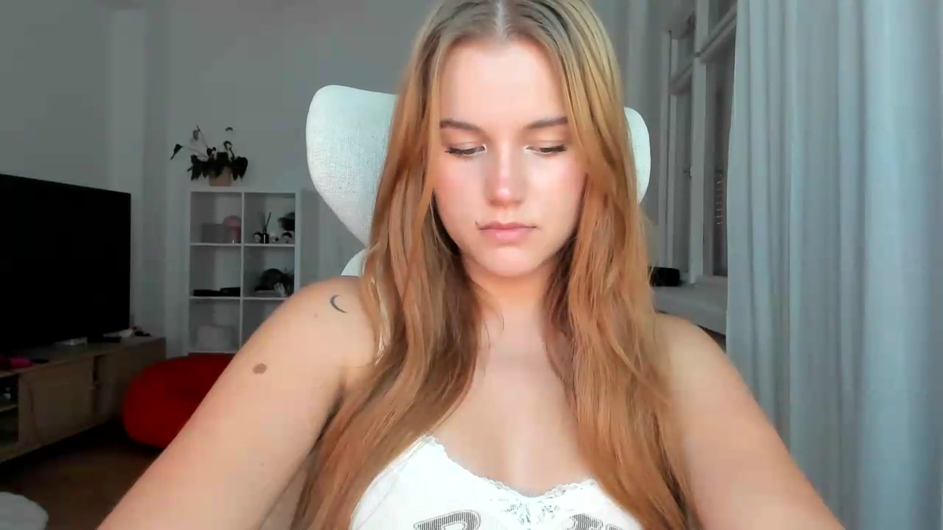 Gallery image thumbnail from Lia_lisia's myfreecams stream on, 07/26/2026, 17:35 image 14 of 20