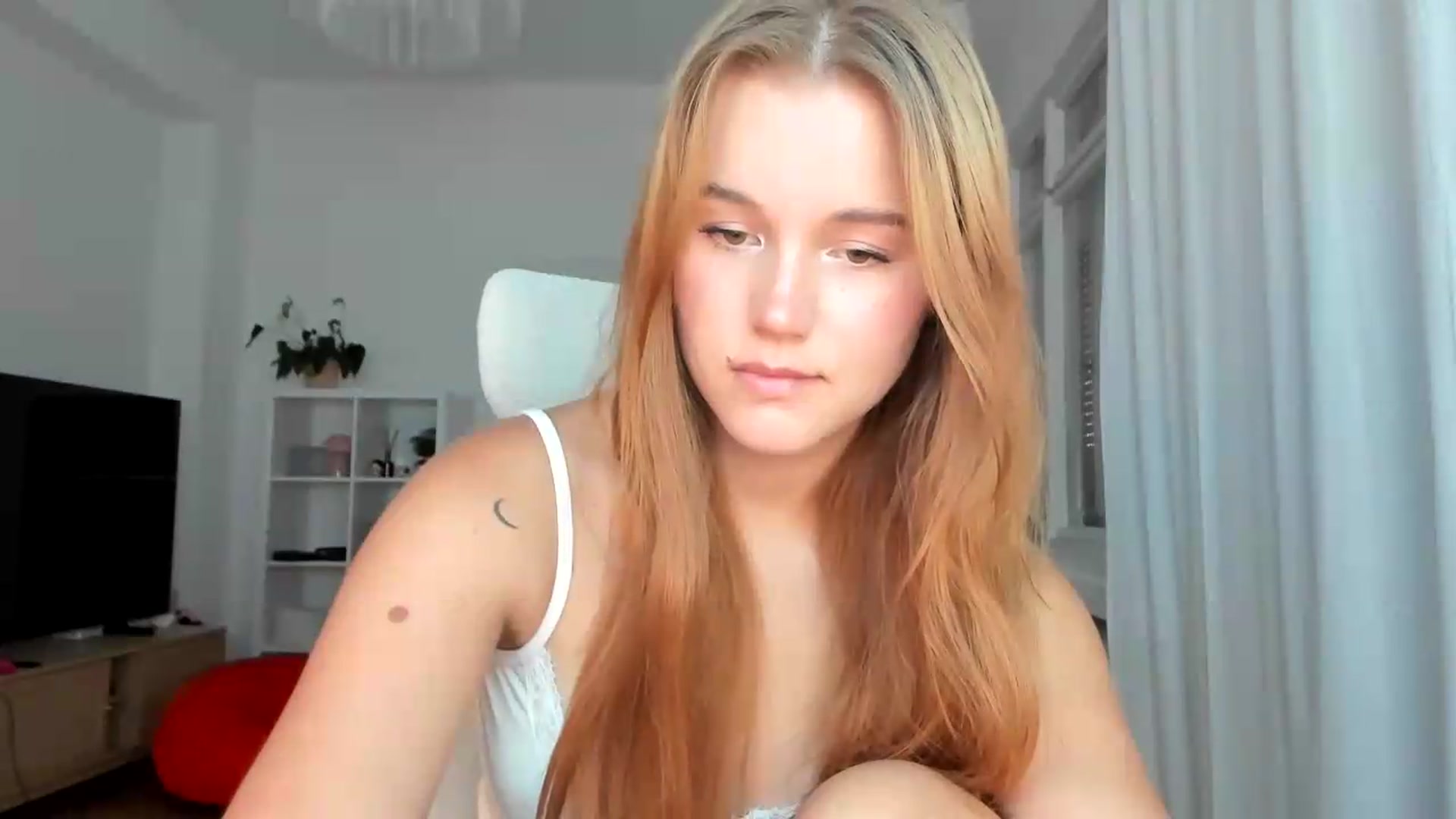 Gallery image thumbnail from Lia_lisia's myfreecams stream on, 07/26/2026, 17:35 image 3 of 20