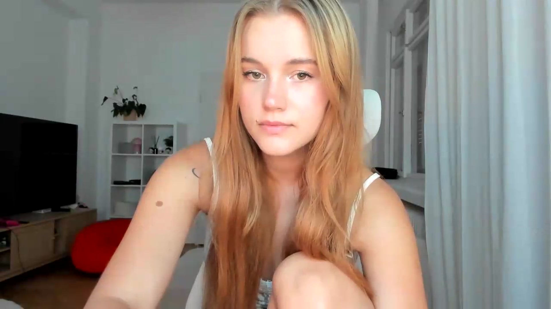 Gallery image thumbnail from Lia_lisia's myfreecams stream on, 07/26/2026, 17:35 image 17 of 20