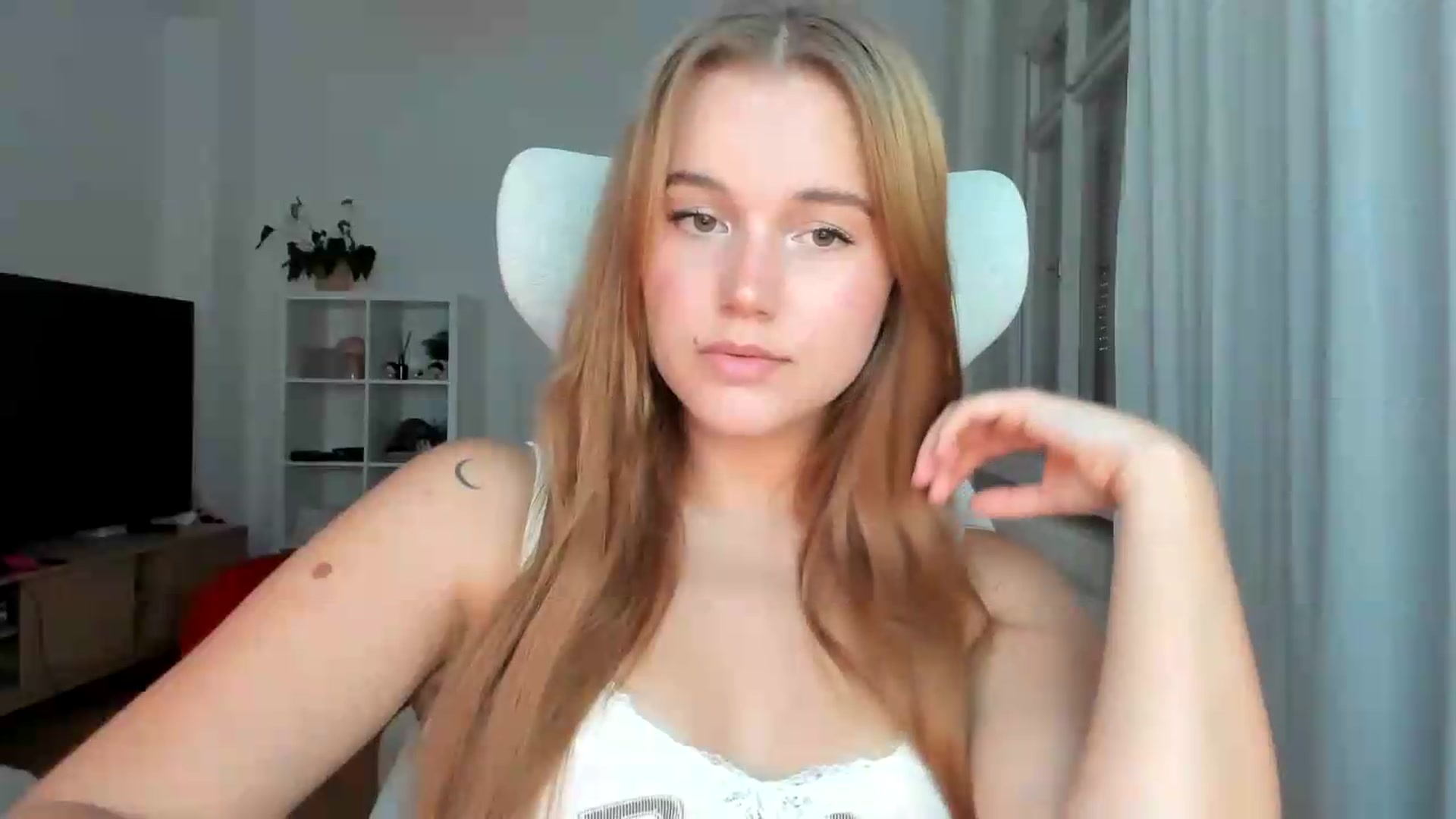 Gallery image thumbnail from Lia_lisia's myfreecams stream on, 07/26/2026, 17:35 image 8 of 20