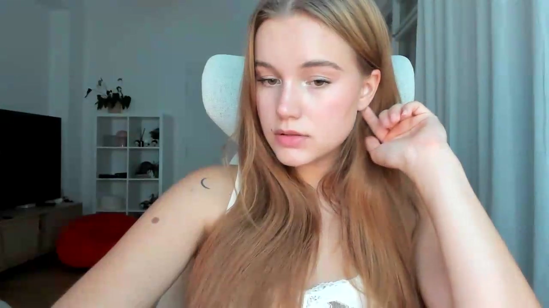 Gallery image thumbnail from Lia_lisia's myfreecams stream on, 07/26/2026, 18:22 image 9 of 20