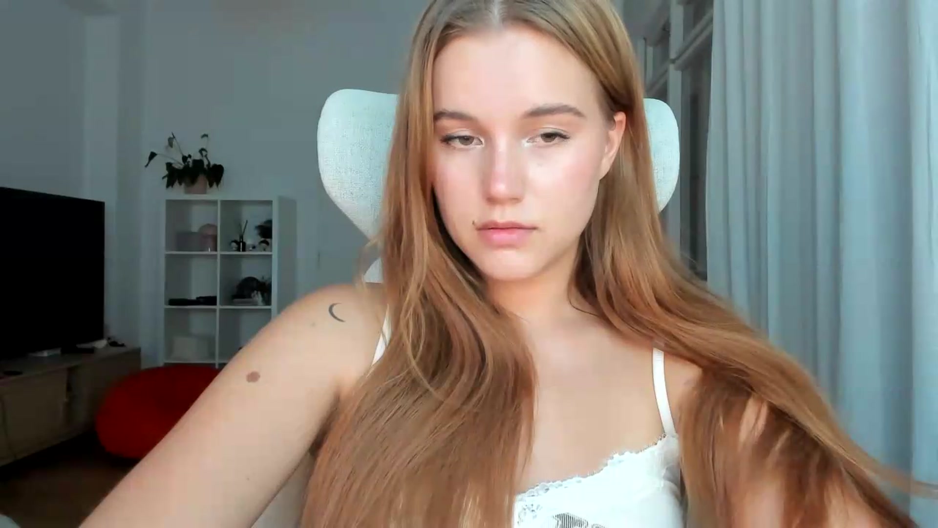 Gallery image thumbnail from Lia_lisia's myfreecams stream on, 07/26/2026, 18:22 image 10 of 20