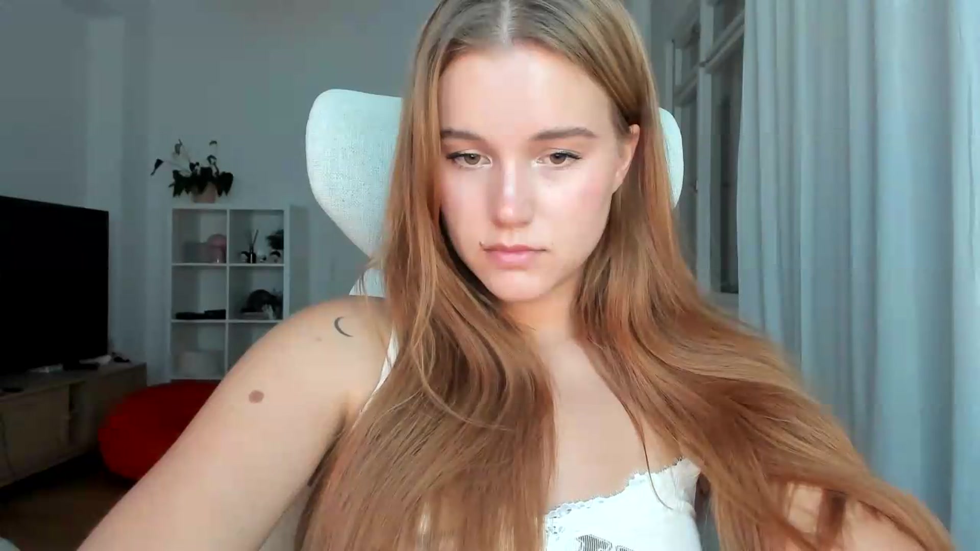 Gallery image thumbnail from Lia_lisia's myfreecams stream on, 07/26/2026, 18:22 image 18 of 20