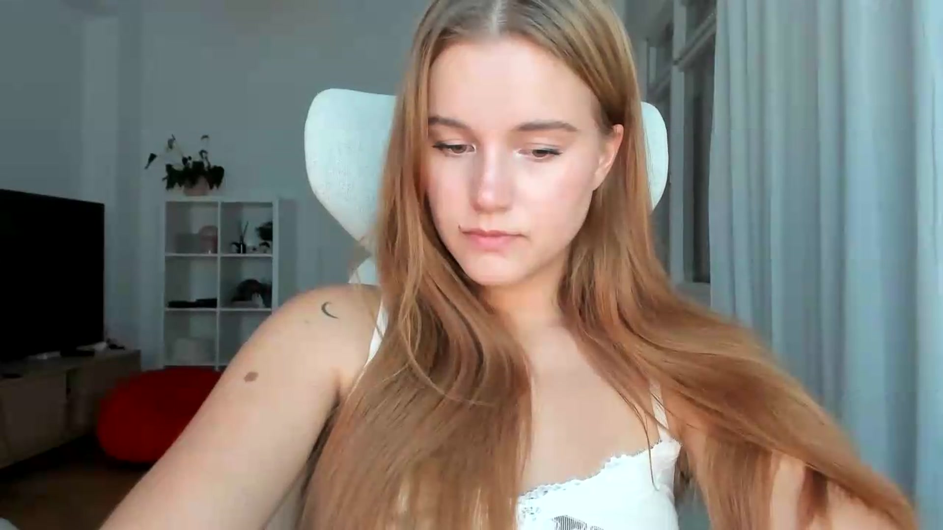 Gallery image thumbnail from Lia_lisia's myfreecams stream on, 07/26/2026, 18:22 image 15 of 20