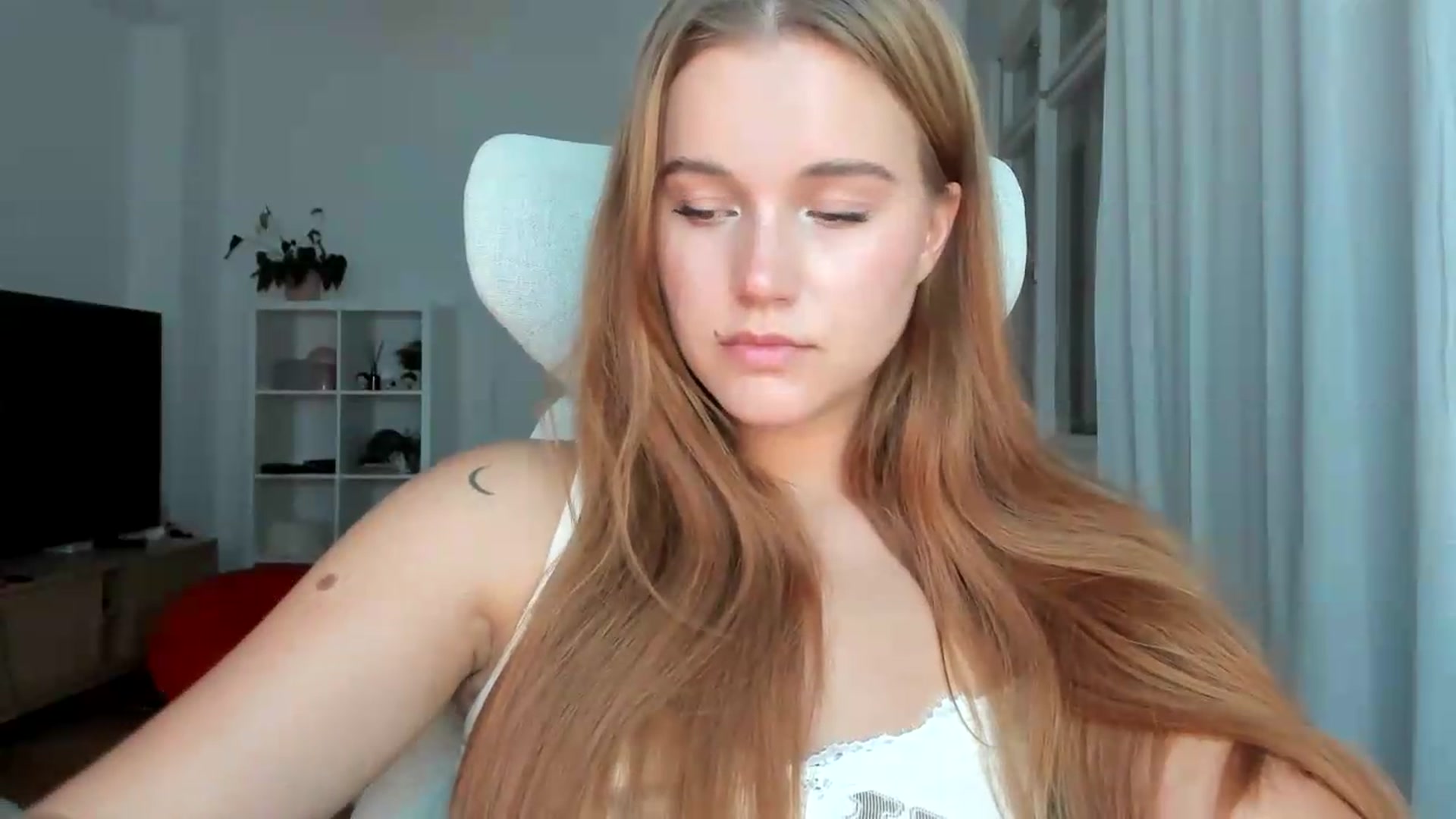 Gallery image thumbnail from Lia_lisia's myfreecams stream on, 07/26/2026, 18:22 image 19 of 20
