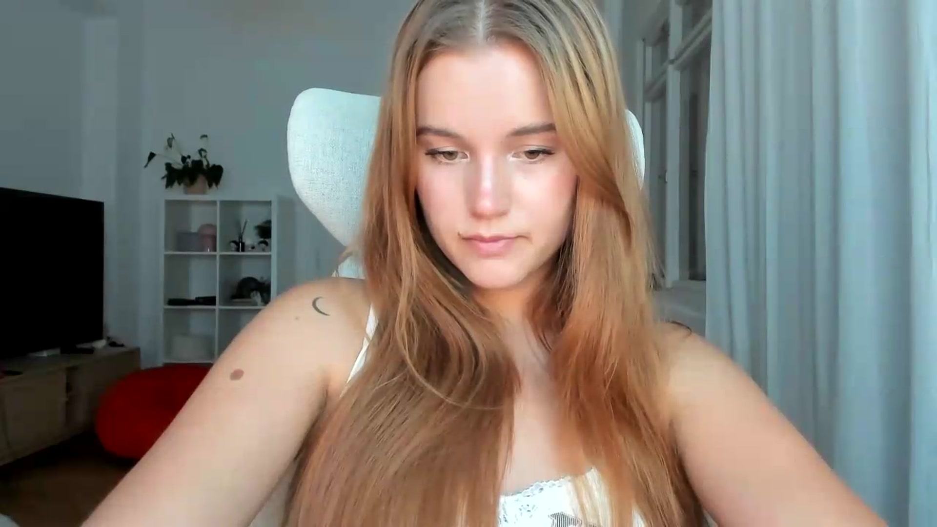 Gallery image thumbnail from Lia_lisia's myfreecams stream on, 07/26/2026, 18:22 image 7 of 20