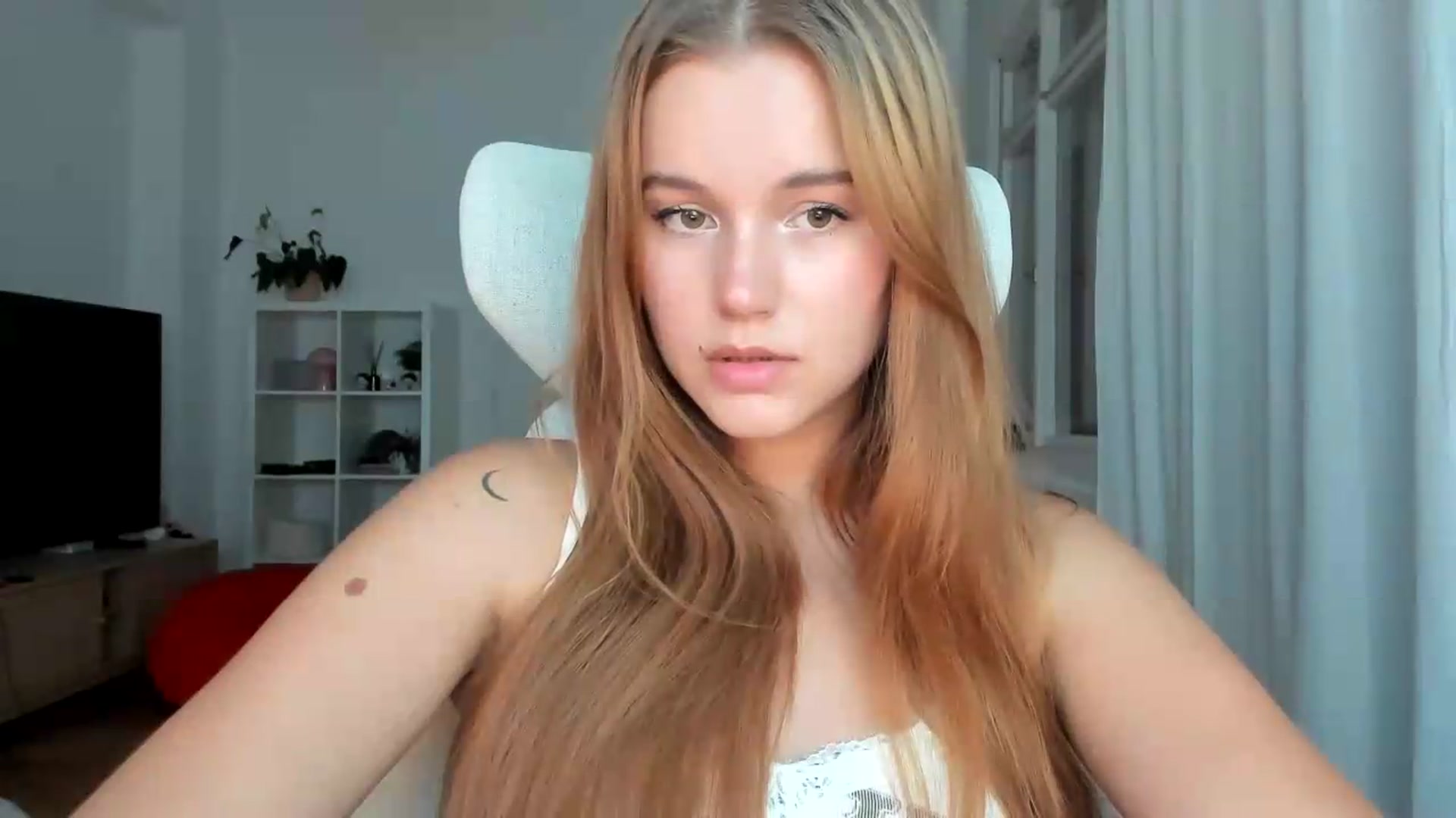 Gallery image thumbnail from Lia_lisia's myfreecams stream on, 07/26/2026, 18:22 image 4 of 20