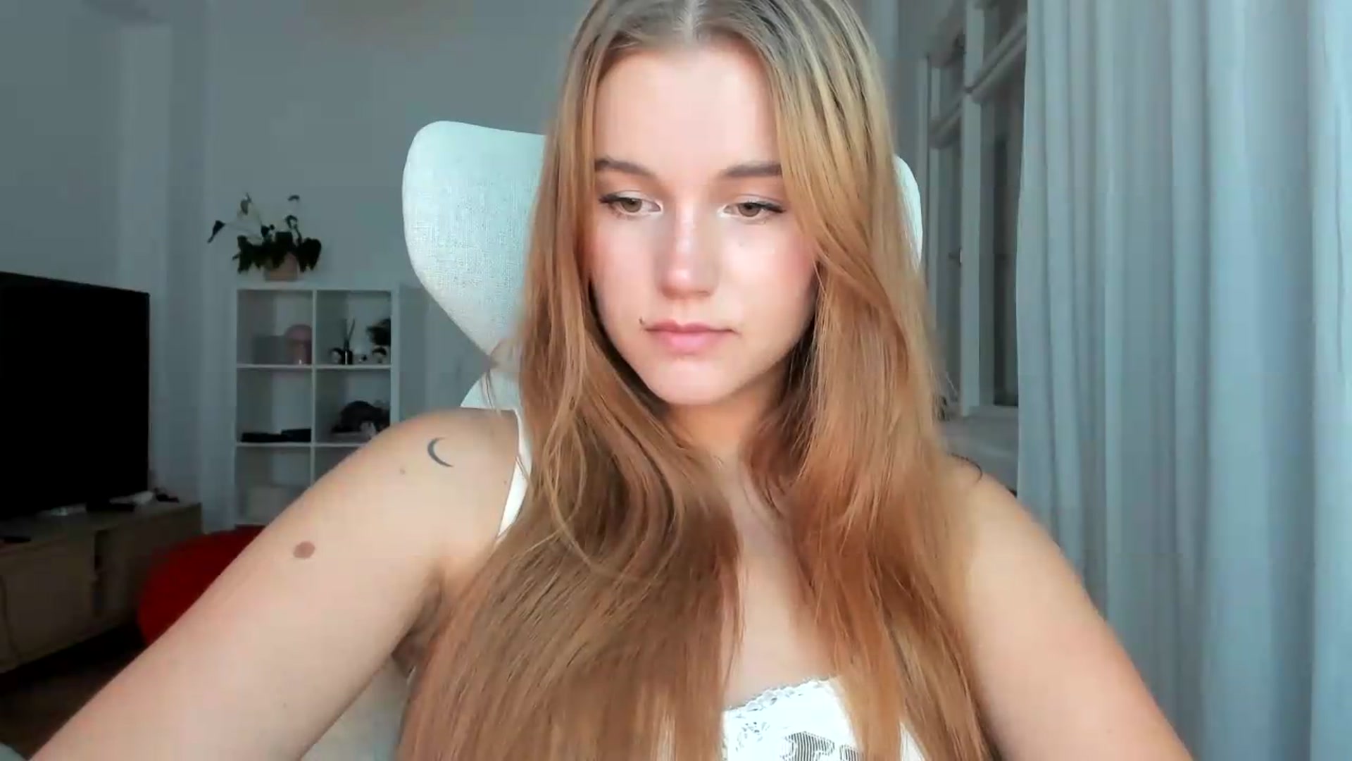 Gallery image thumbnail from Lia_lisia's myfreecams stream on, 07/26/2026, 18:22 image 8 of 20