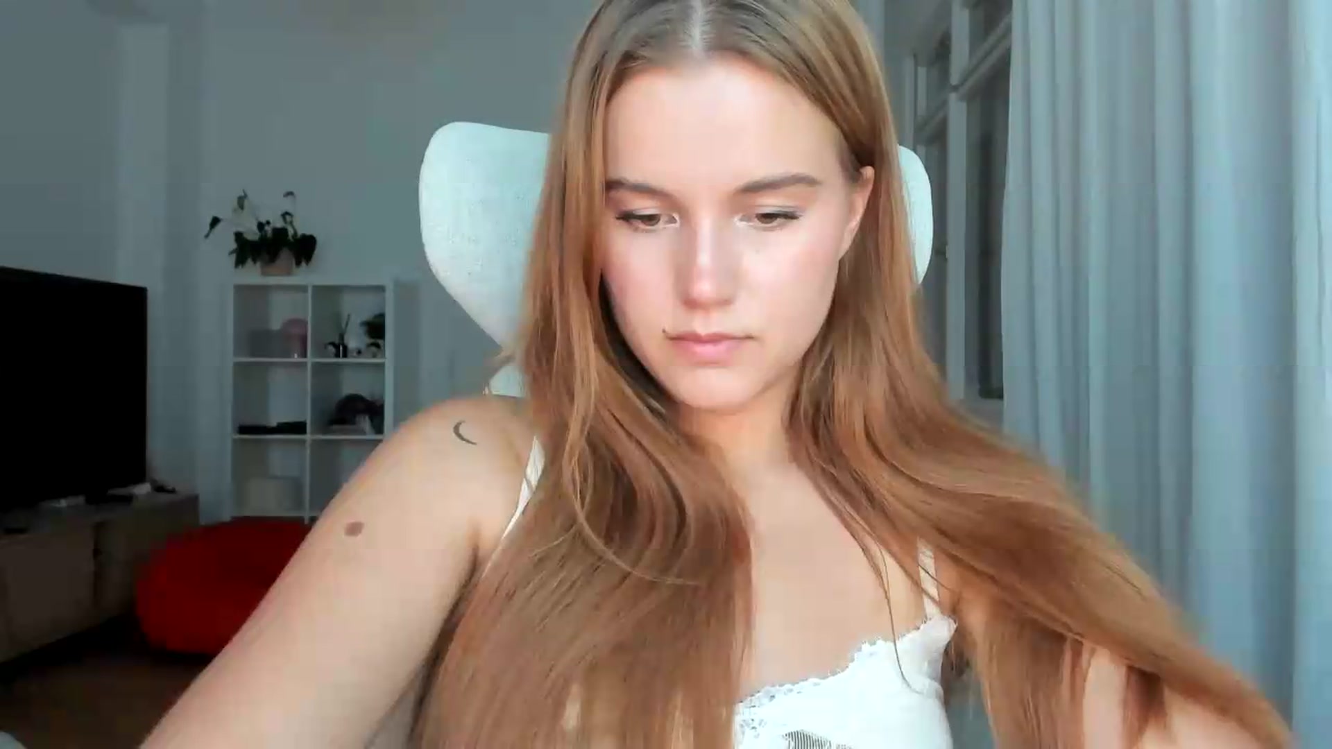 Gallery image thumbnail from Lia_lisia's myfreecams stream on, 07/26/2026, 18:22 image 16 of 20