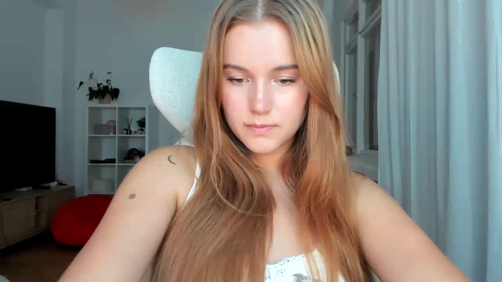 Gallery image thumbnail from Lia_lisia's myfreecams stream on, 07/26/2026, 18:22 image 5 of 20