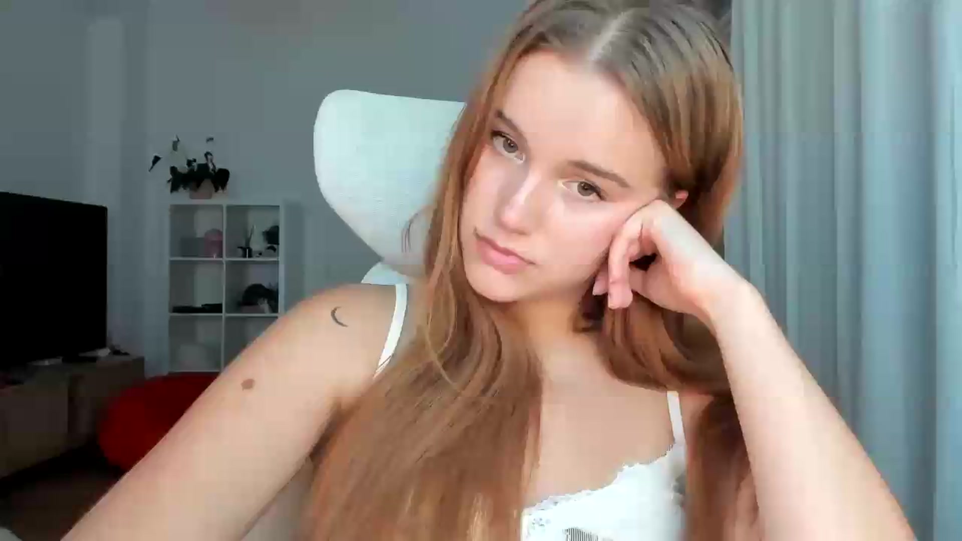 Gallery image thumbnail from Lia_lisia's myfreecams stream on, 07/26/2026, 18:22 image 11 of 20